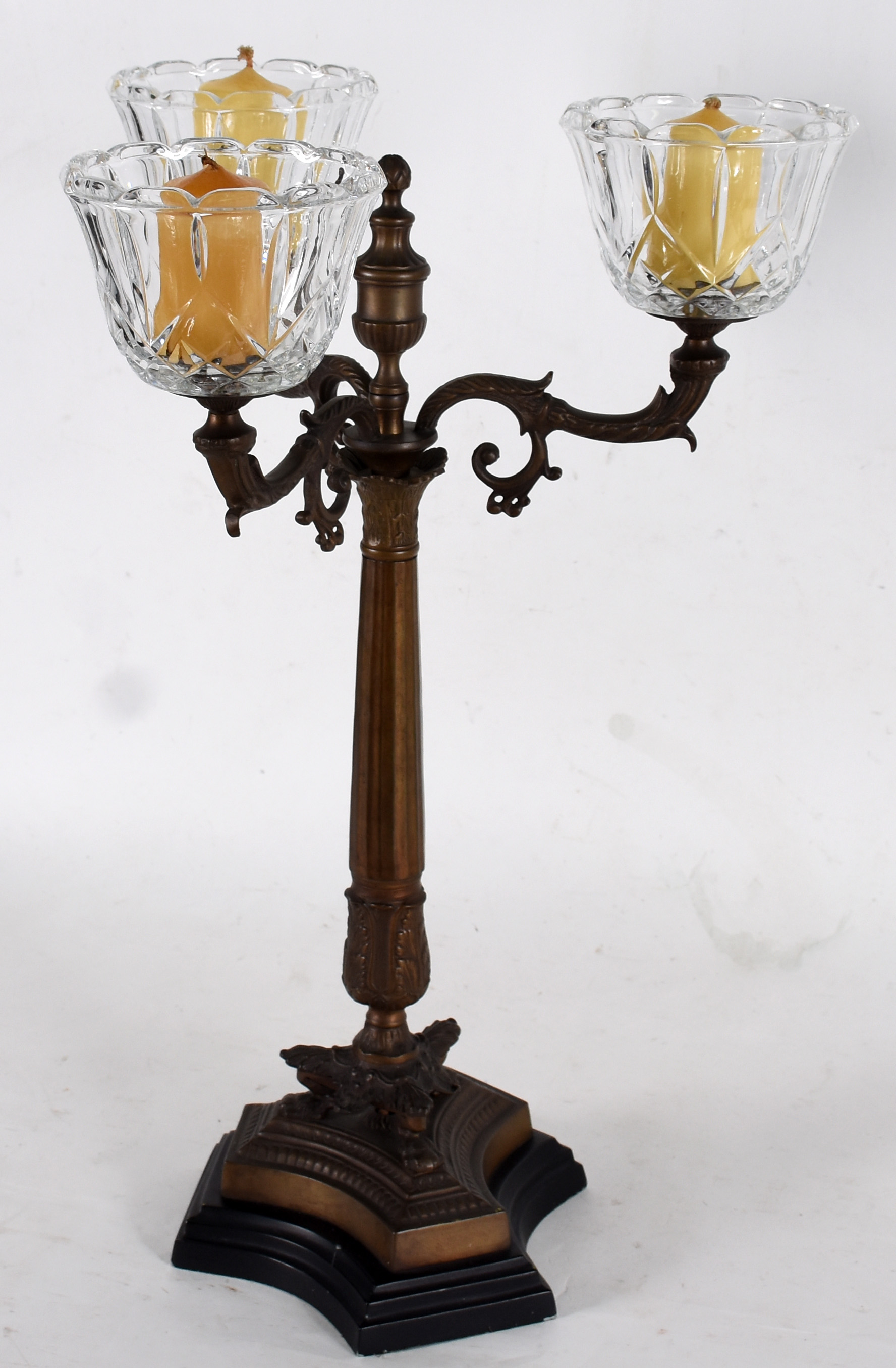 Candelabro de bronze para 3 velas . - foto 3 de 4