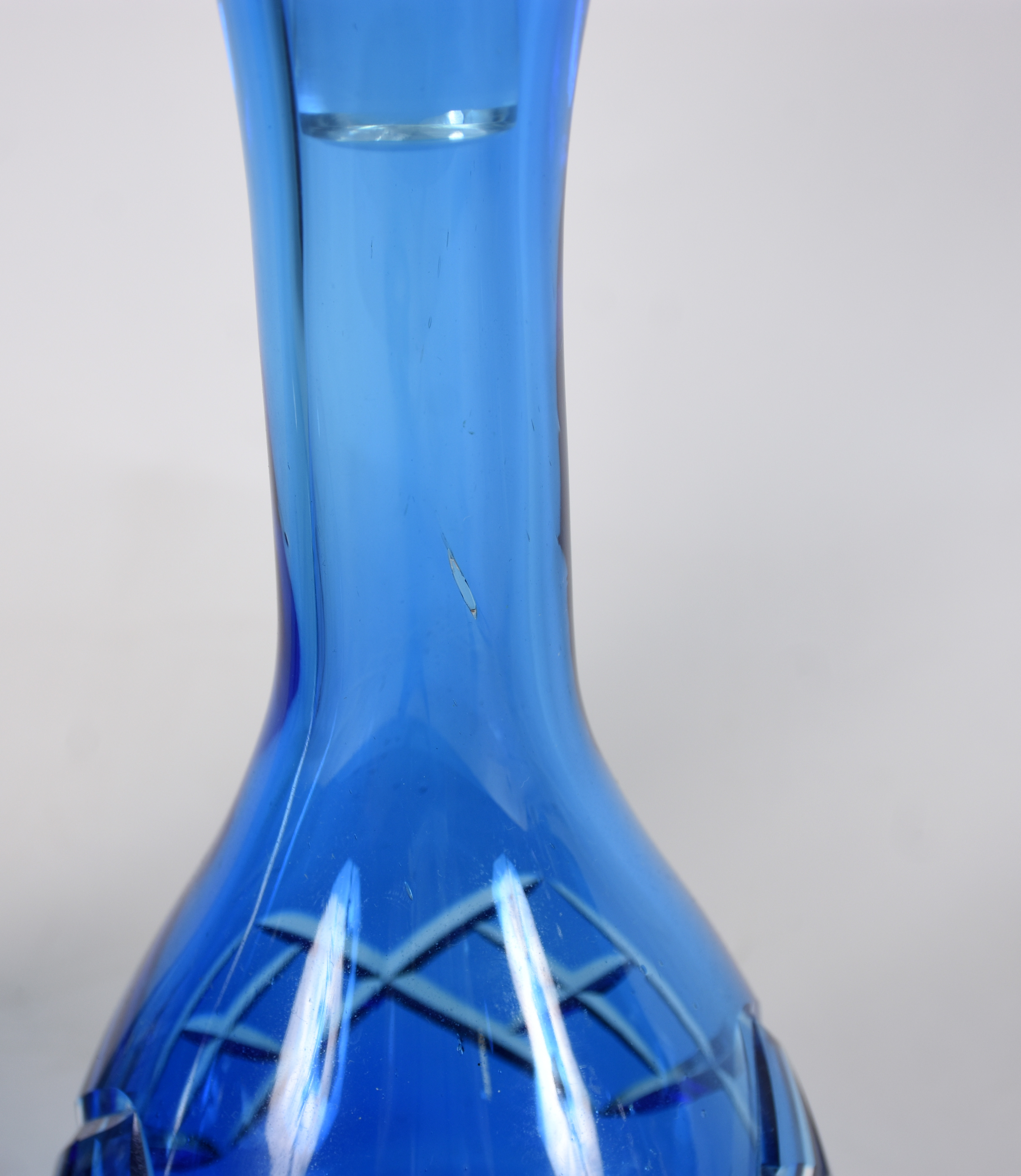 Par de licoreiras de cristal azul lapidado. - foto 3 de 4