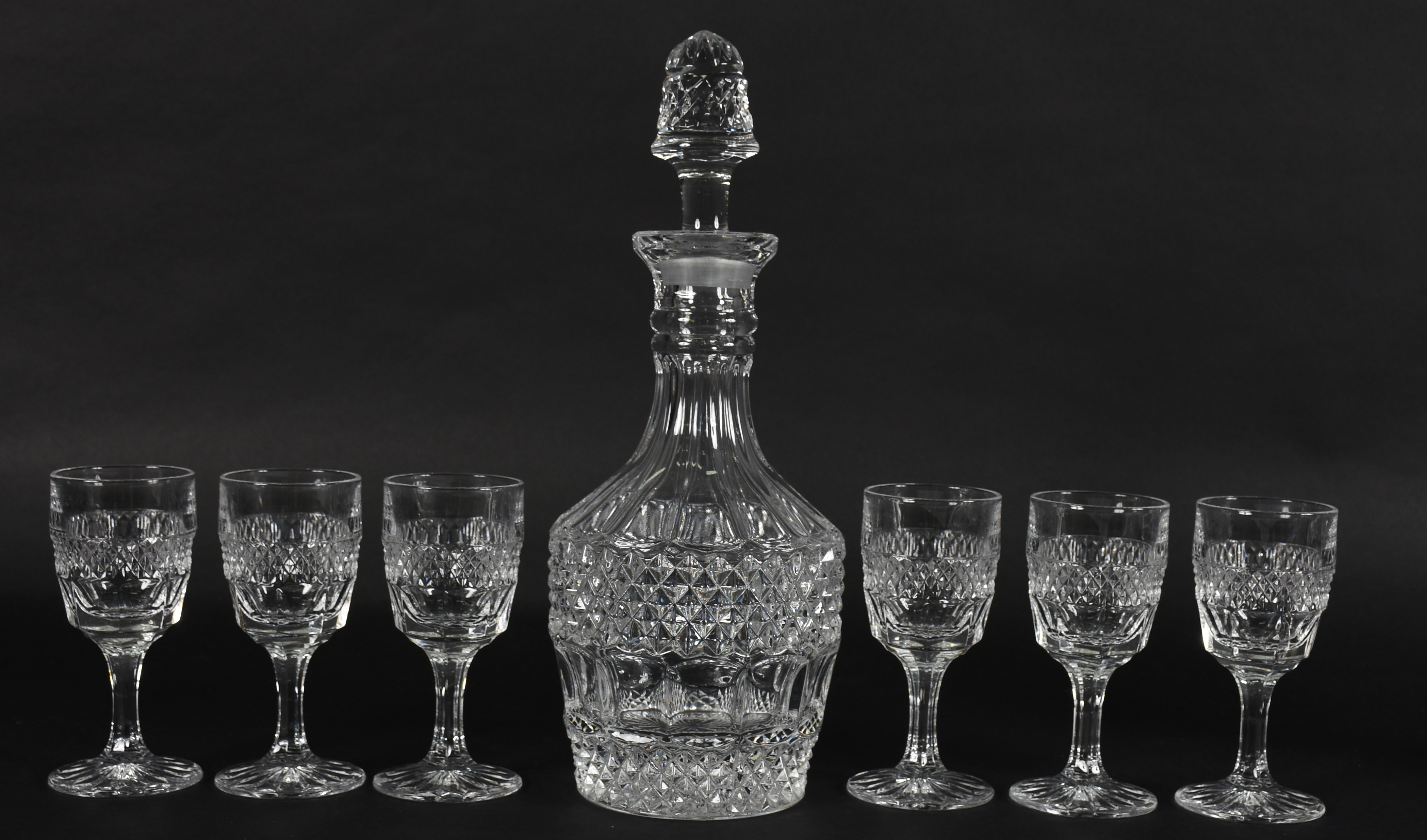 Licoreira com 6 cálices de cristal . - foto 1 de 2
