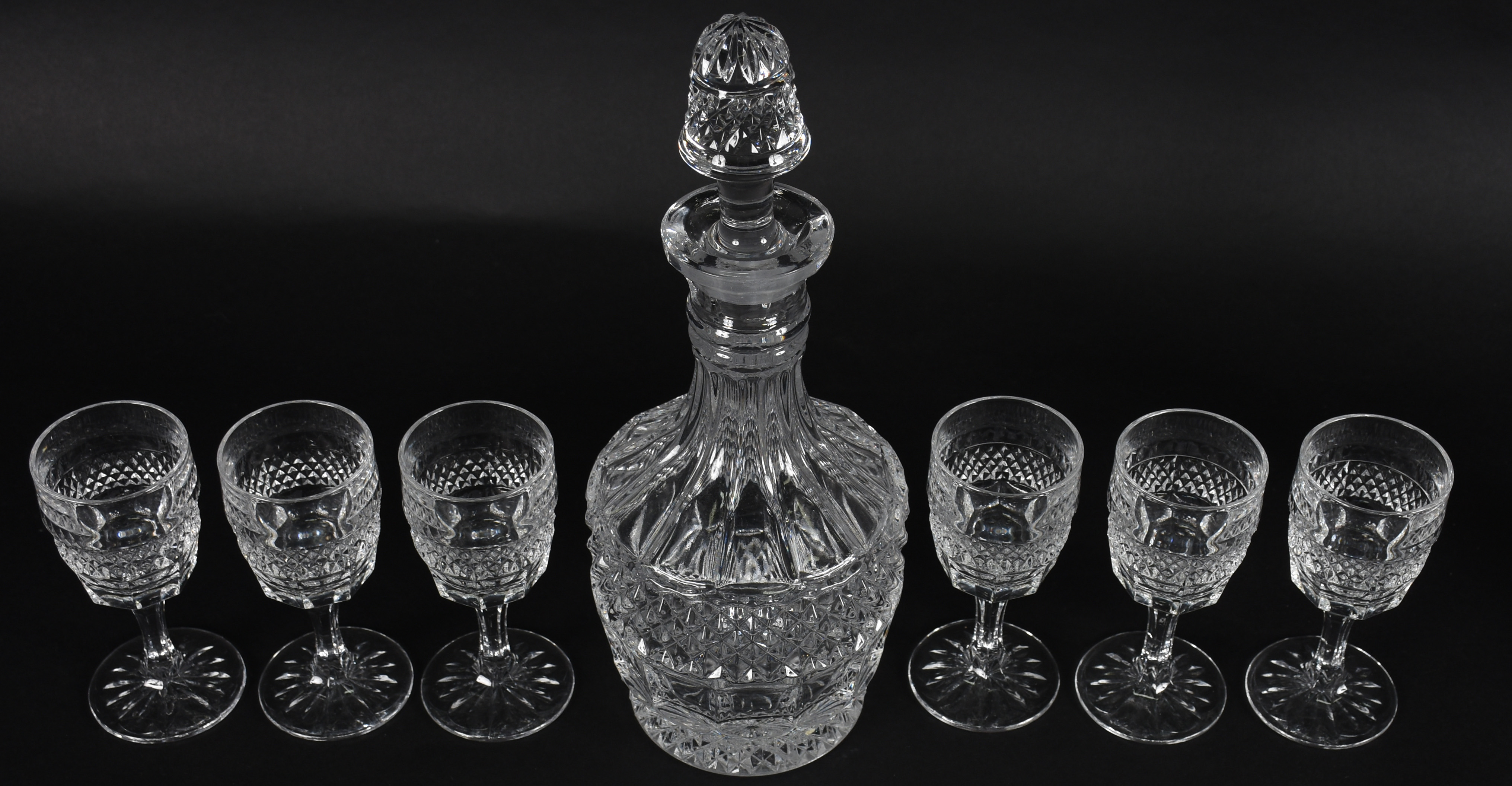 Licoreira com 6 cálices de cristal . - foto 2 de 2