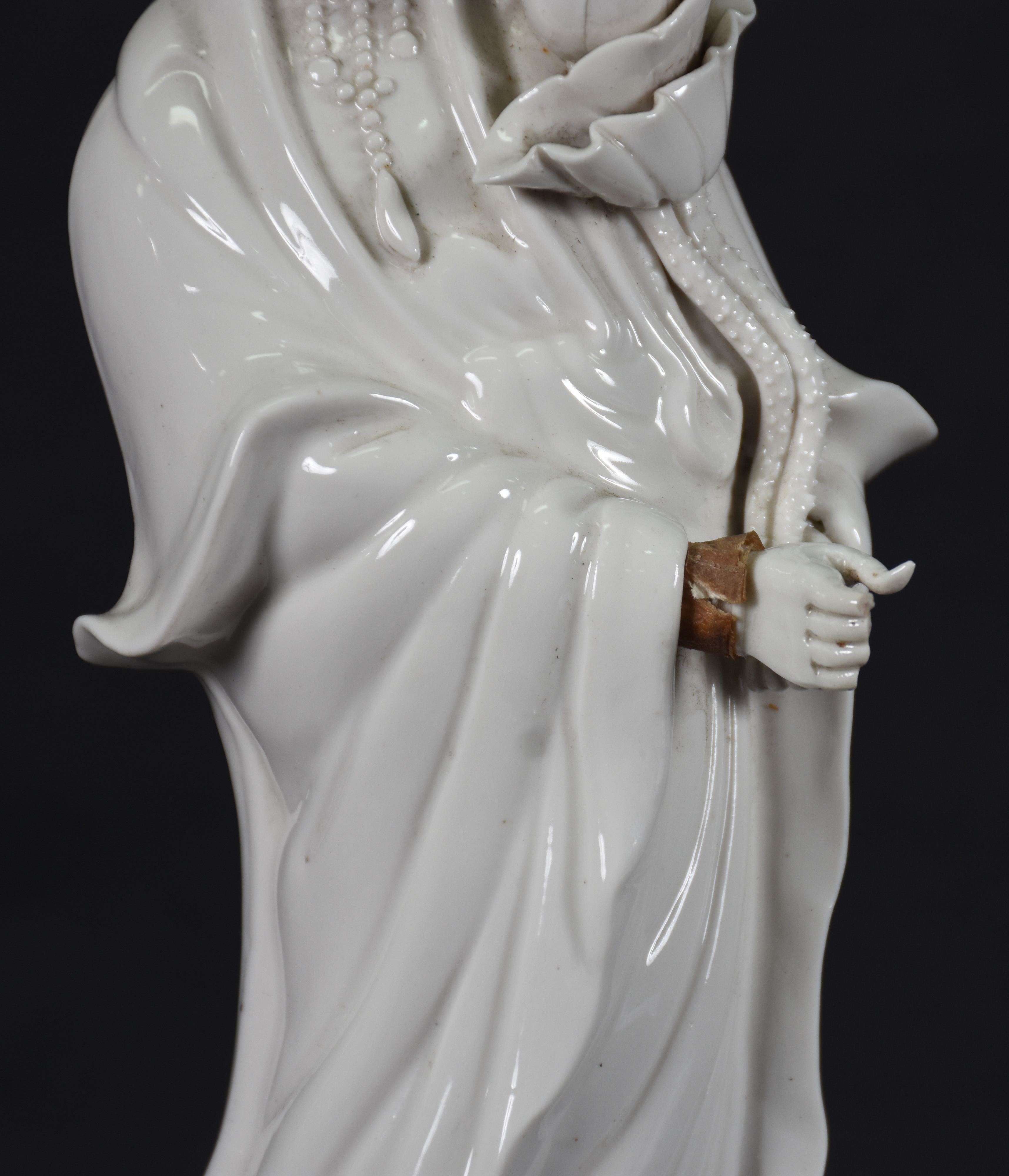 Estatueta de porcelana chinesa representando divindade Kuan Yin Com... - foto 4 de 4