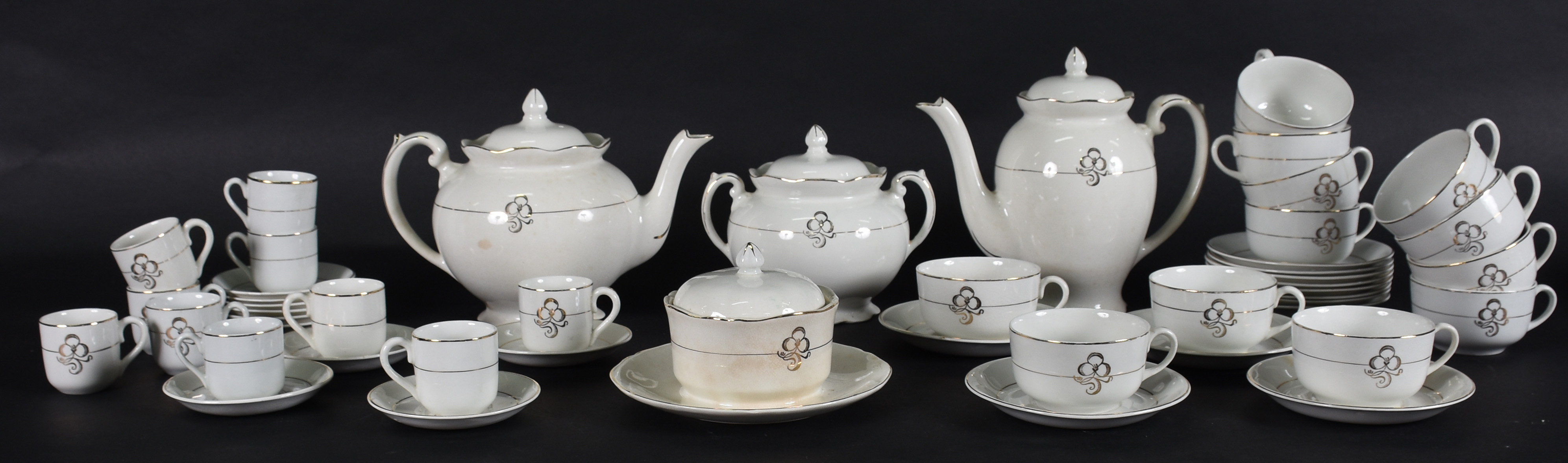 Serviço para chá e café de porcelana Inglesa , composto de 2 bules... - foto 2 de 4