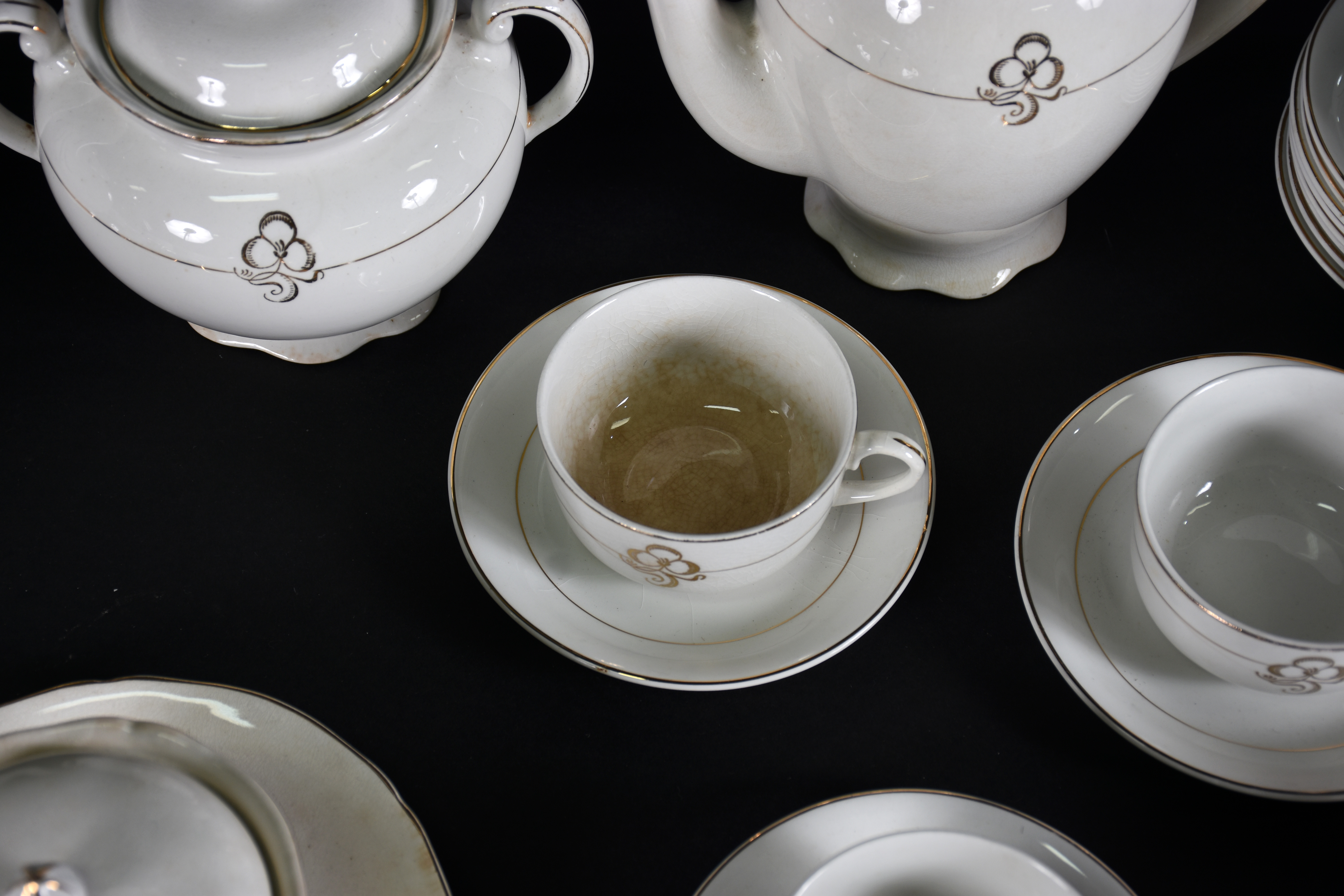 Serviço para chá e café de porcelana Inglesa , composto de 2 bules... - foto 3 de 4