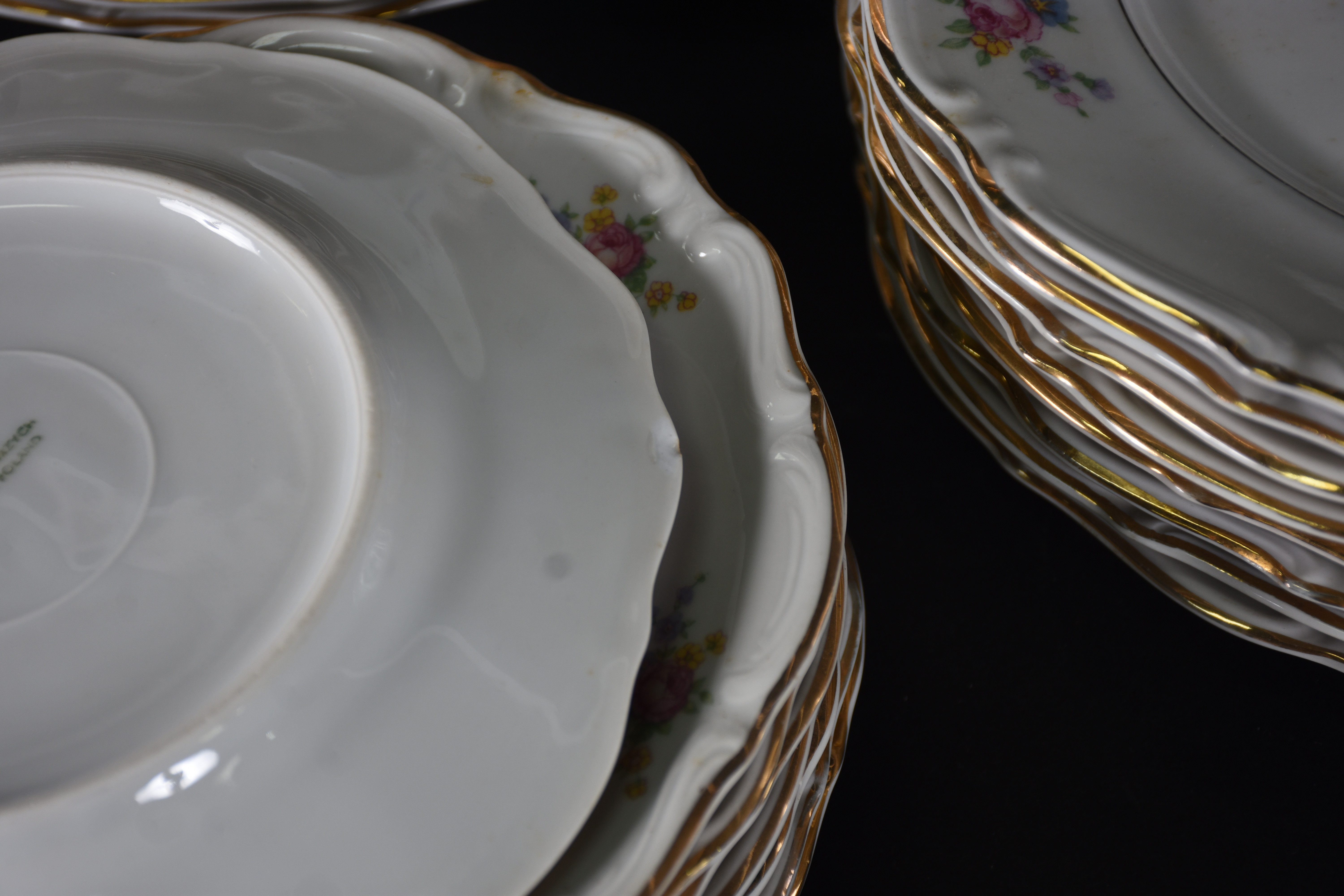 Aparelho de porcelana polonesa composto de 8 pratos rasos ( 2 bicados... - foto 5 de 5