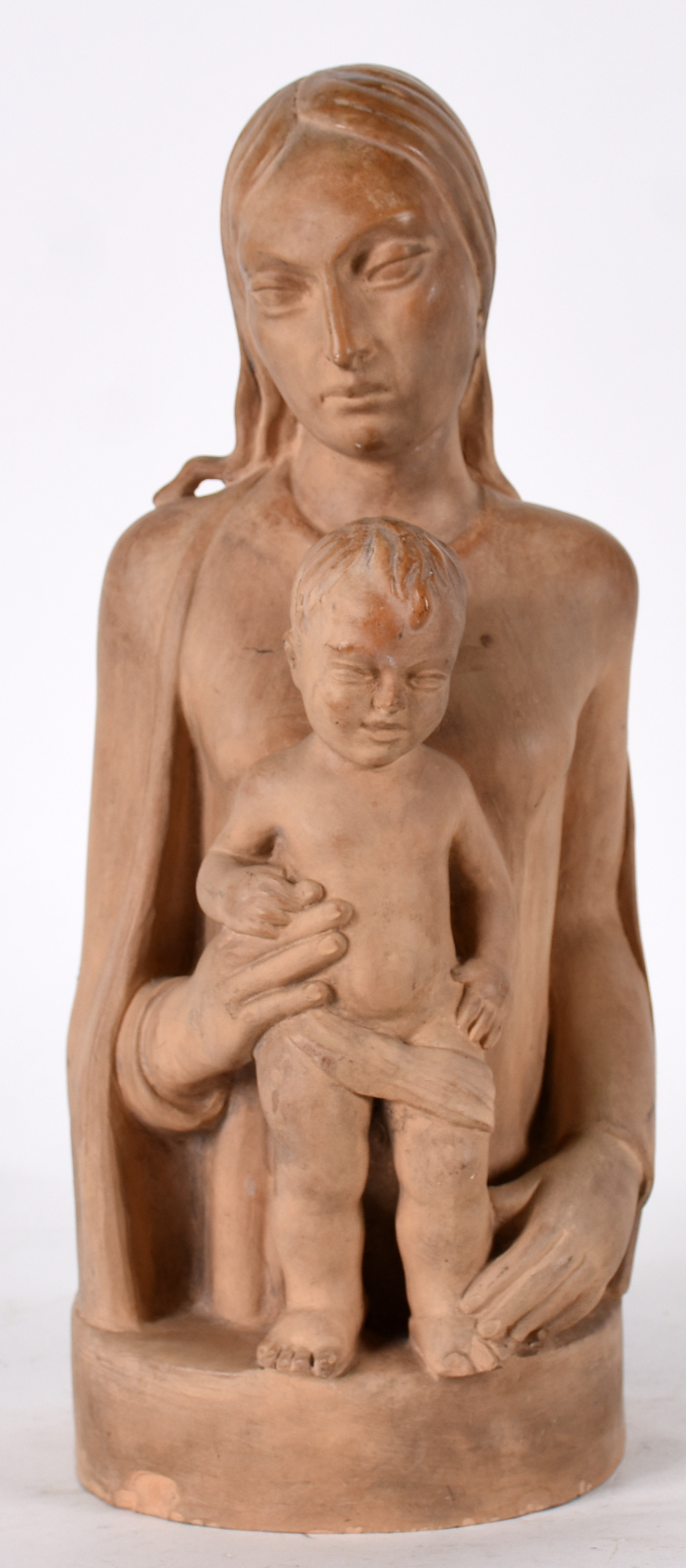 Estatueta de terracota representando " mulher com menino ". - foto 1 de 3