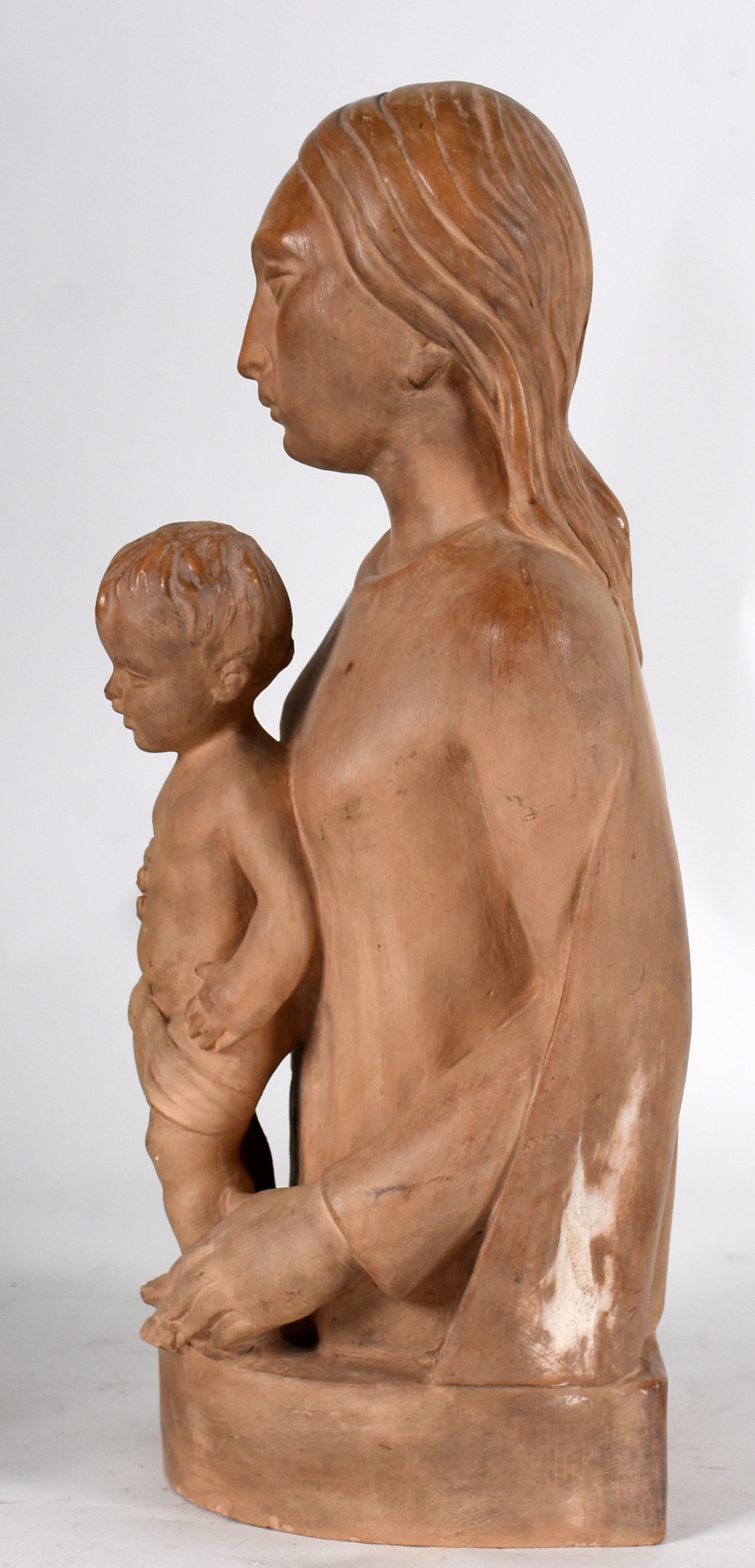 Estatueta de terracota representando " mulher com menino ". - foto 2 de 3