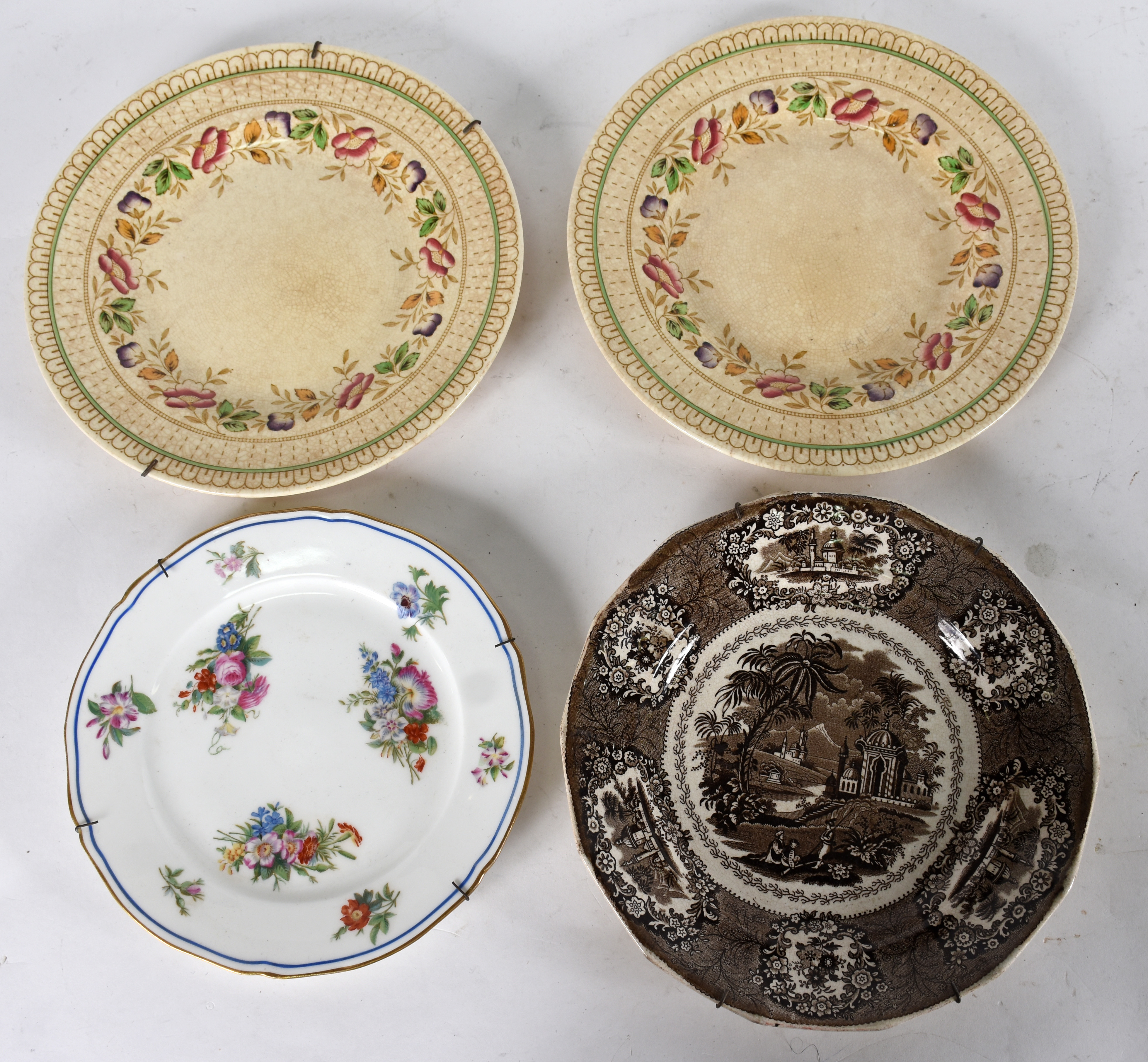 Quatro pratos de porcelana variados, oriental, 2 Ingleses . - foto 1 de 4