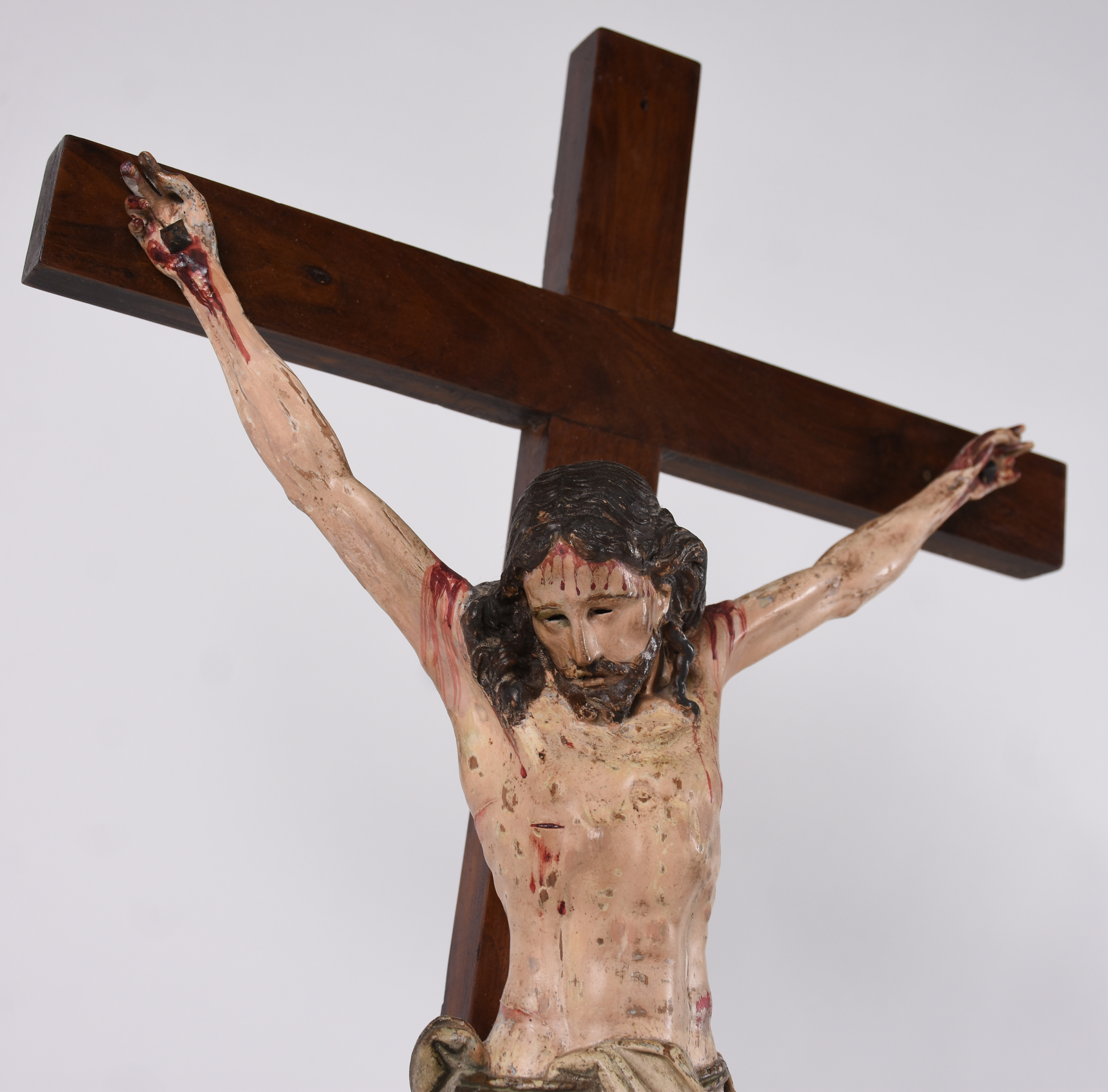 Crucifixo com figura Cristo em madeira ricamente entalhada , Portugal... - foto 3 de 3