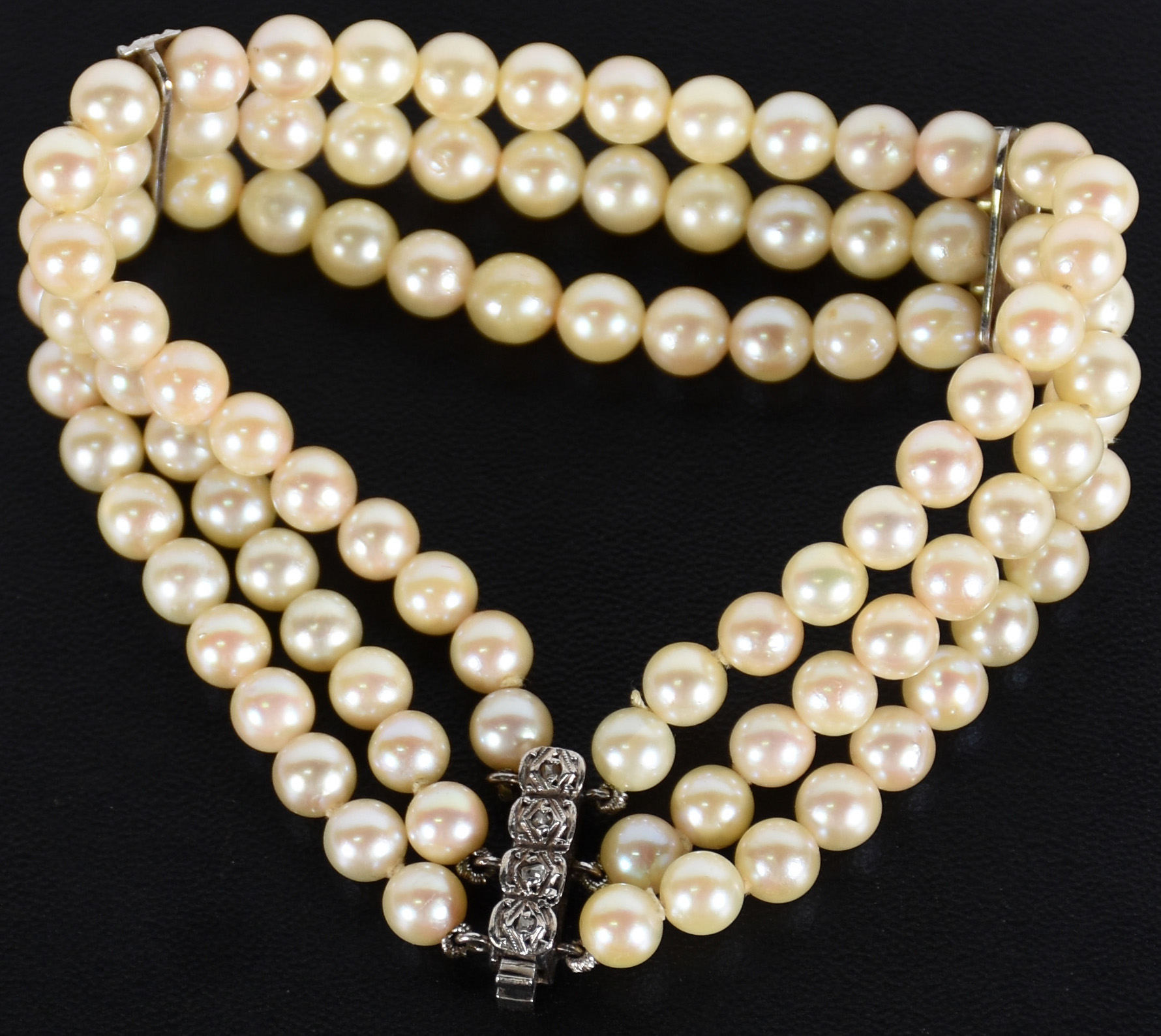 Pulseira de pérolas . ( Por questão de segurança a peça não se... - foto 1 de 2