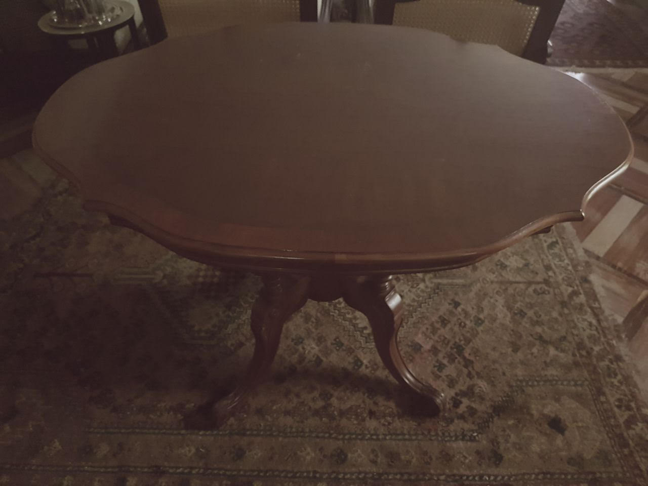 Mesa de madeira nobre. - foto 2 de 2