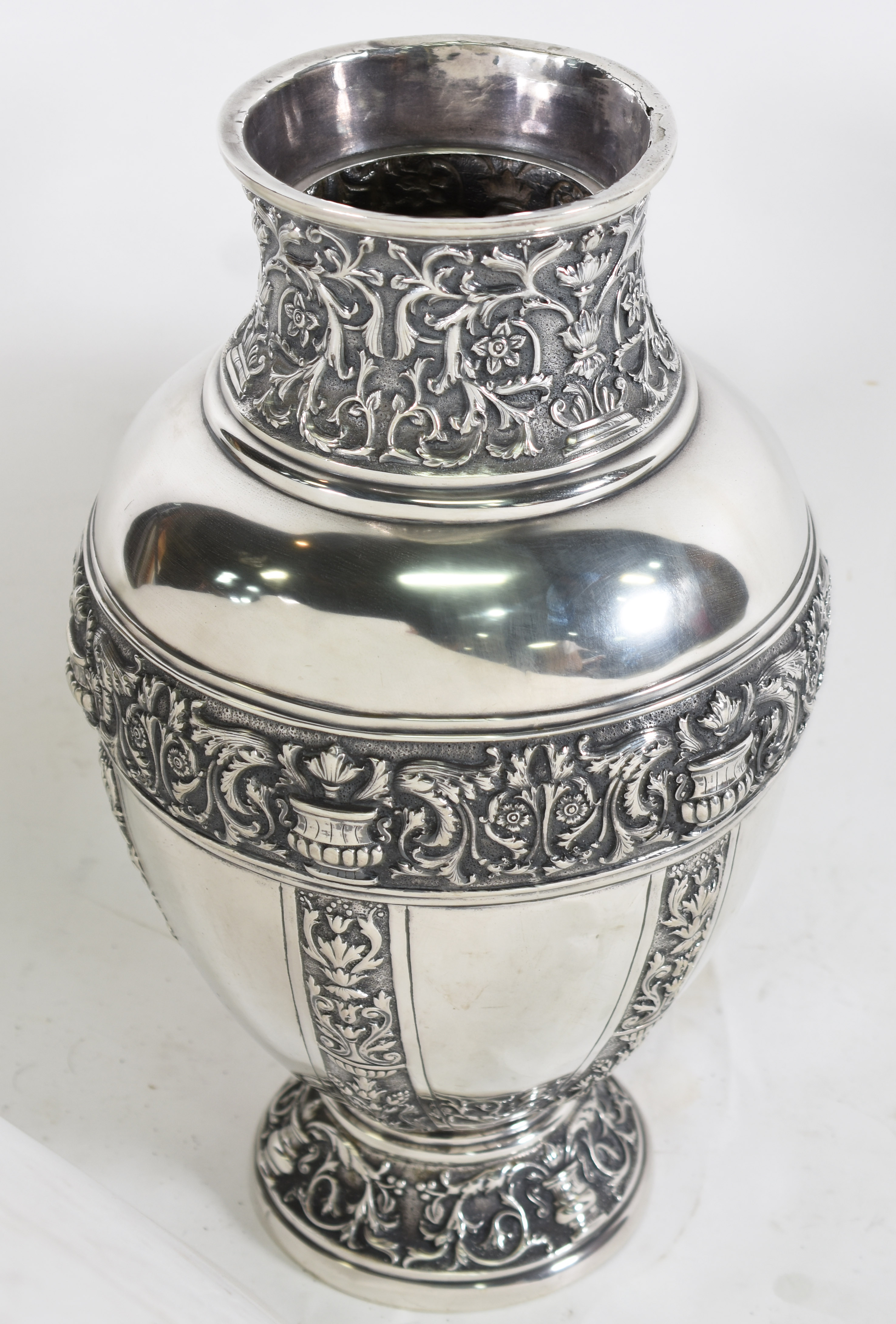 Vaso de prata Portuguesa contraste águia 833 mls, decorado com... - foto 2 de 4