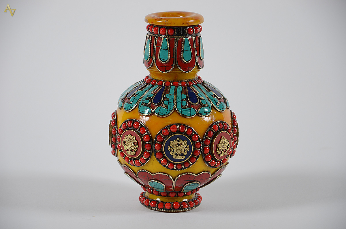 Vaso tibetano na cor âmbar com aplicações de pedras coloridas. Altura... - foto 1 de 2