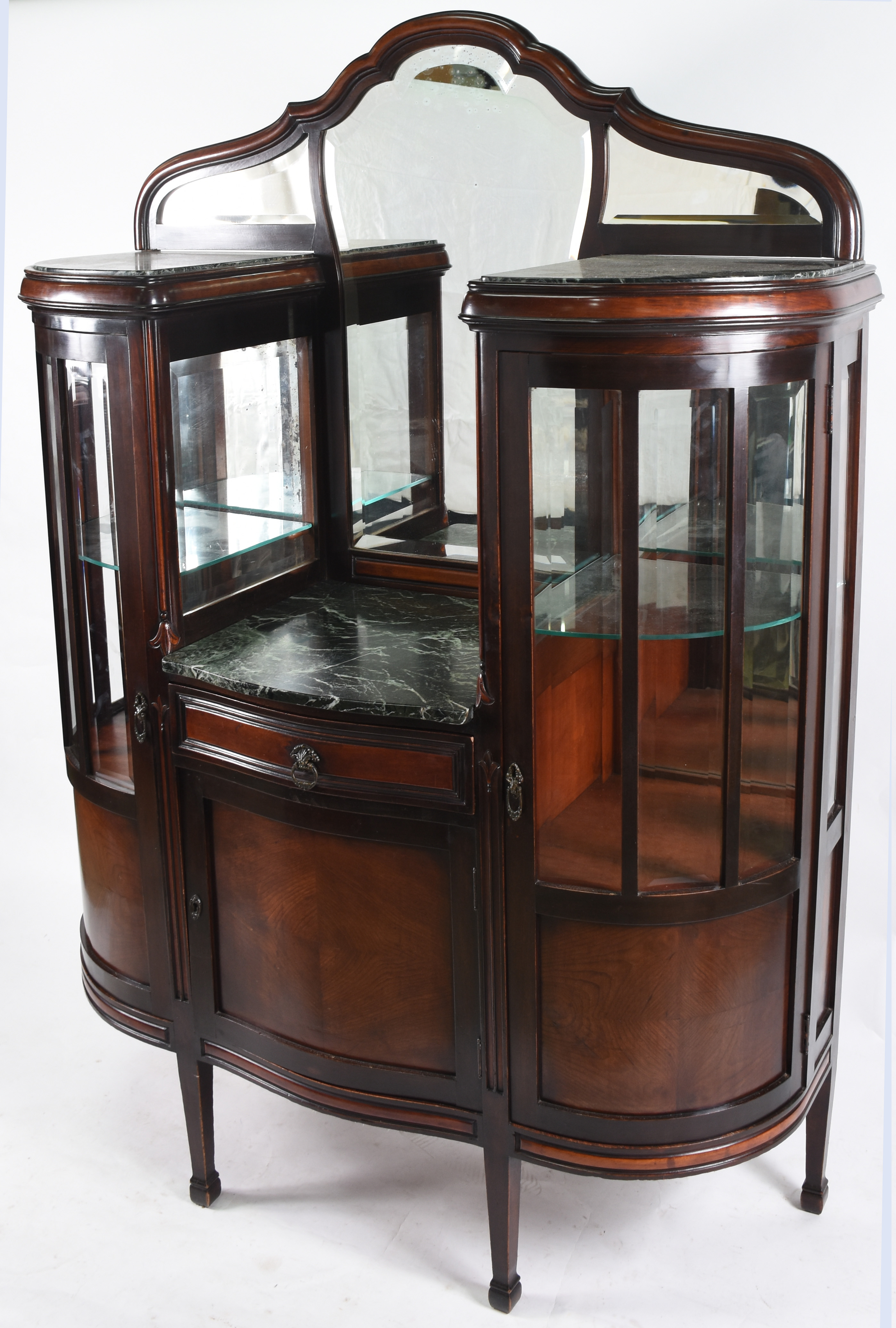 Etager/vitrine de madeira nobre, laterais com 2 portas feitio bombé... - foto 1 de 2