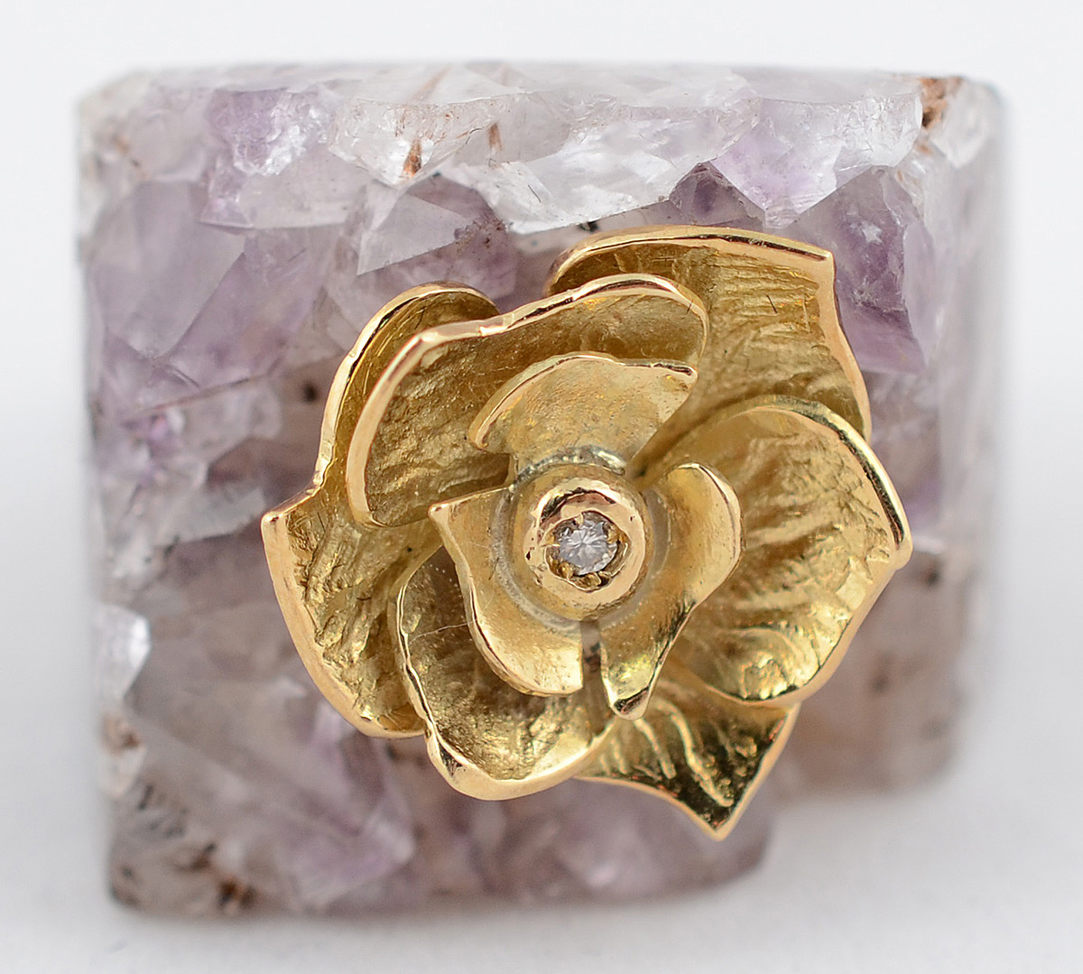 Anel de ametista com parte superior bruta e flor de ouro amarelo 18 k... - foto 3 de 3