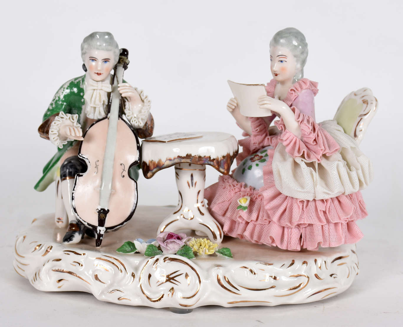 Grupo escultório de porcelana representando " Concerto". - foto 1 de 3