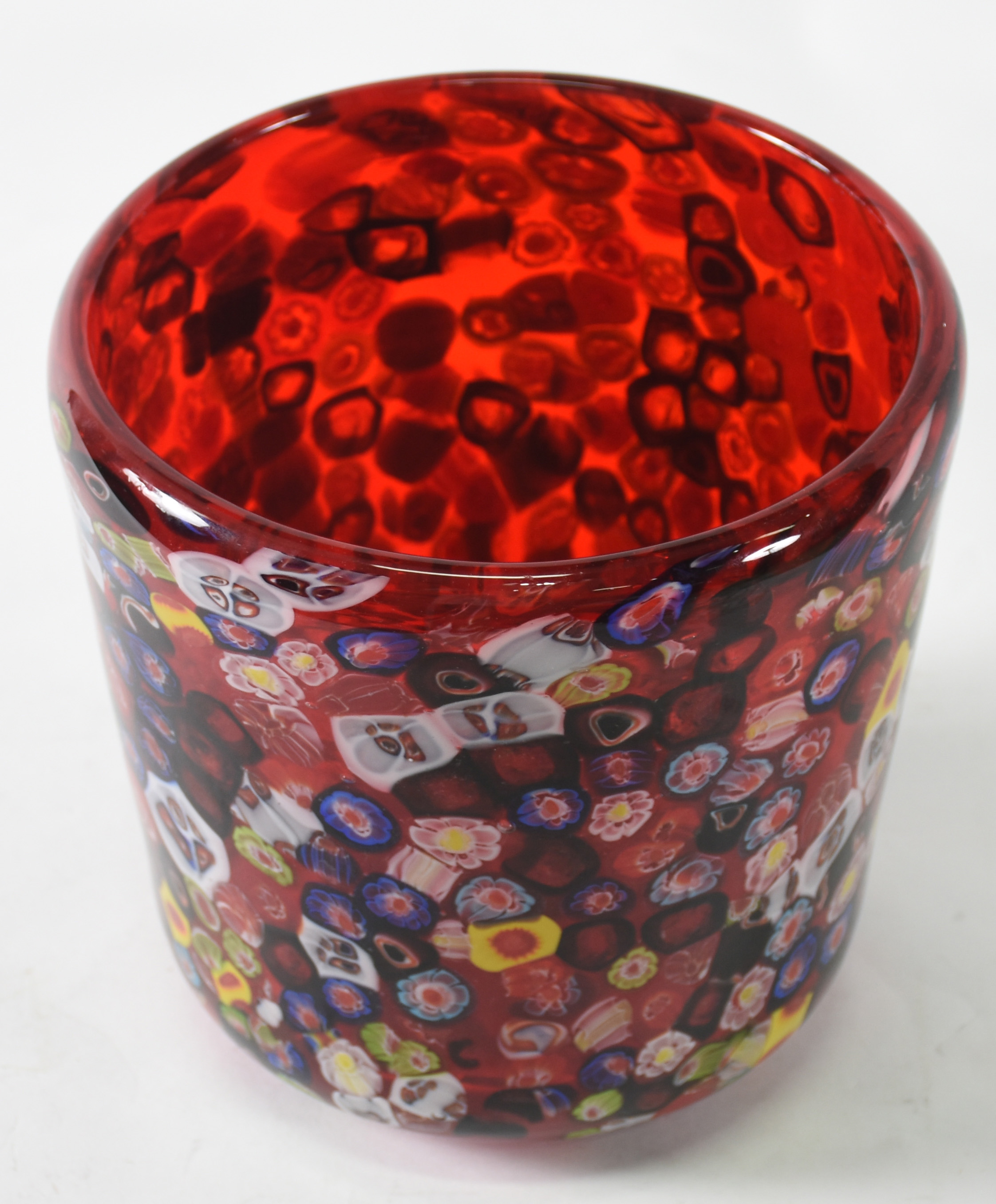 Cachepot de Murano vermelho "milifiori" em policromia. - foto 2 de 3