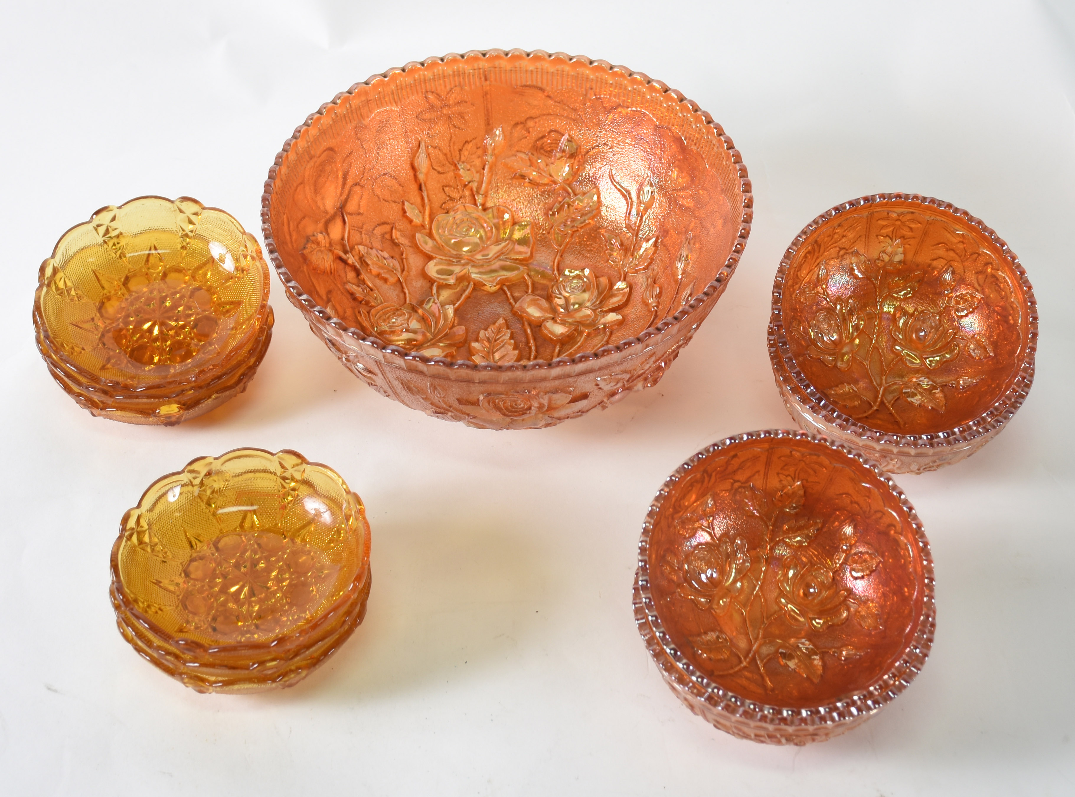 Bowl com 4 potes de vidro fogo com flores em relevo e 6 pequenos... - foto 1 de 4