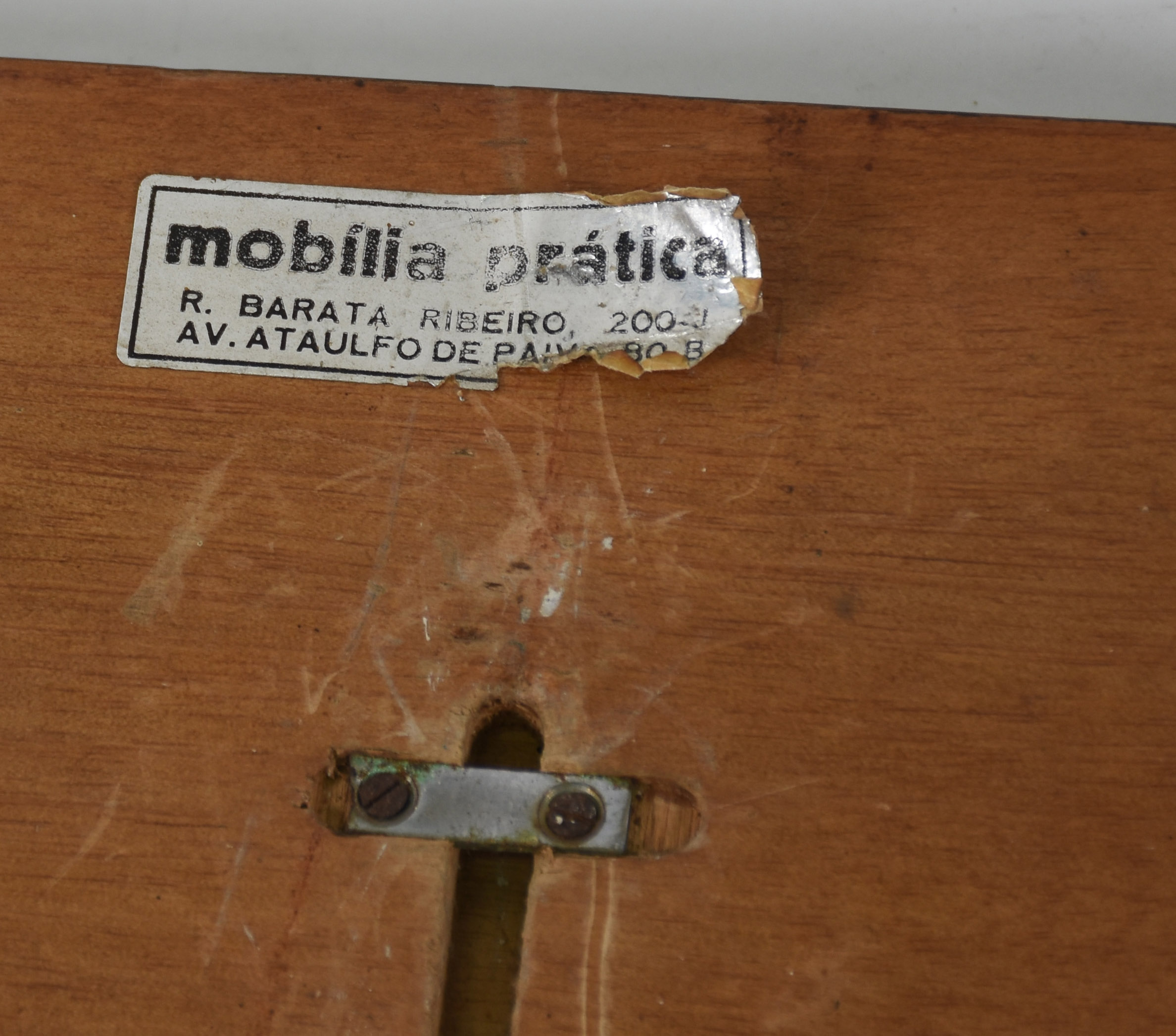 Par de placas de cerâmica anos 50, fundo de madeira . - foto 3 de 4