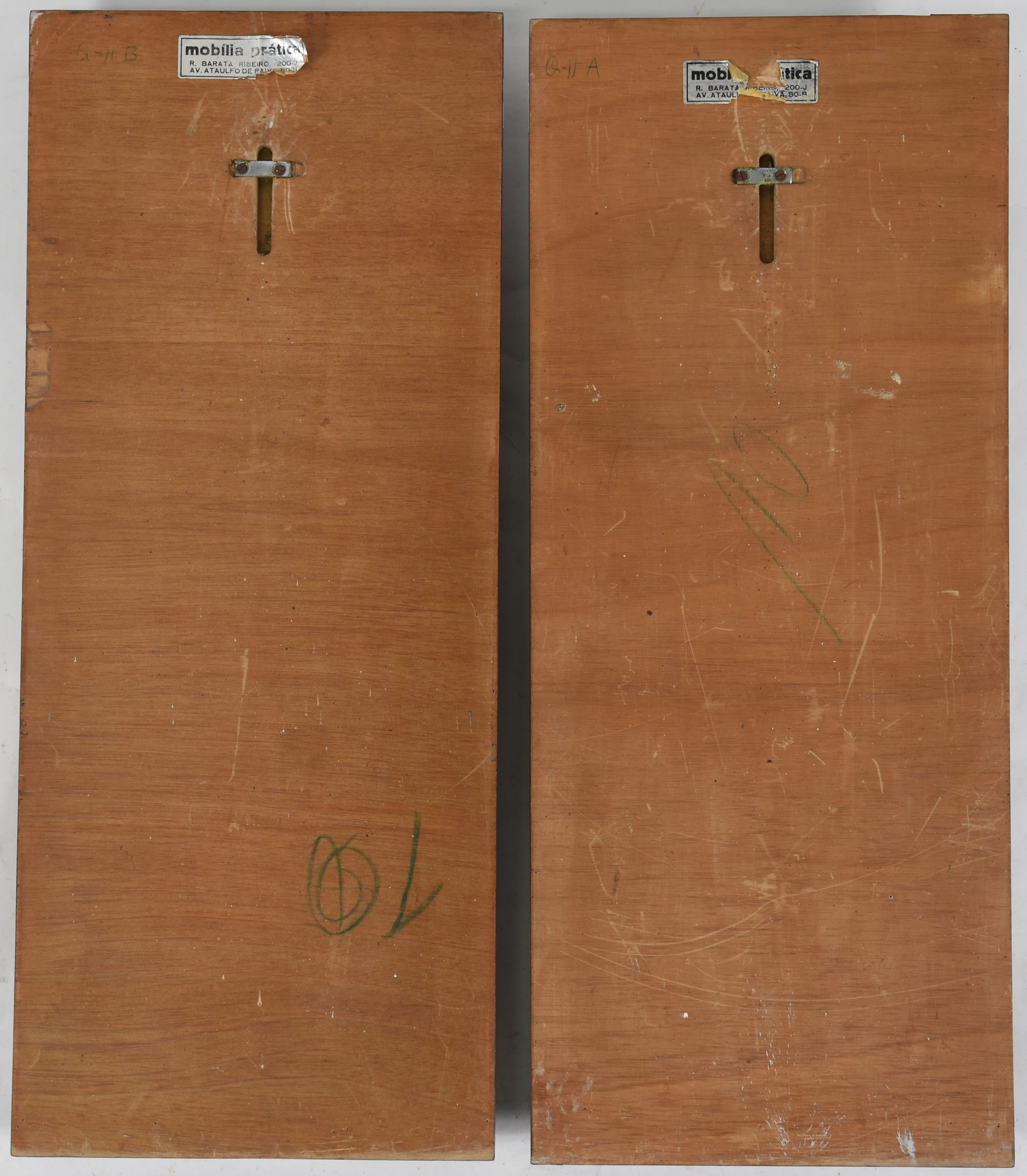 Par de placas de cerâmica anos 50, fundo de madeira . - foto 4 de 4
