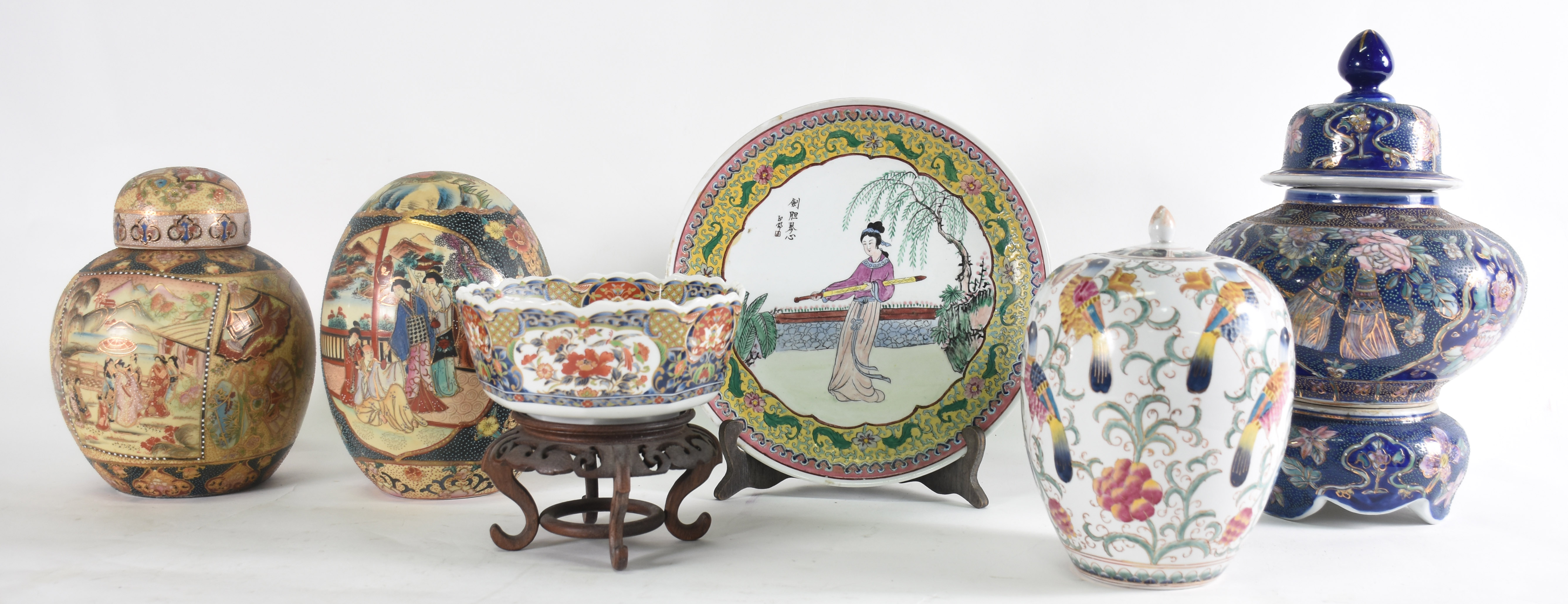Seis peças diversas de porcelana oriental, diferentes decorações. - foto 2 de 6