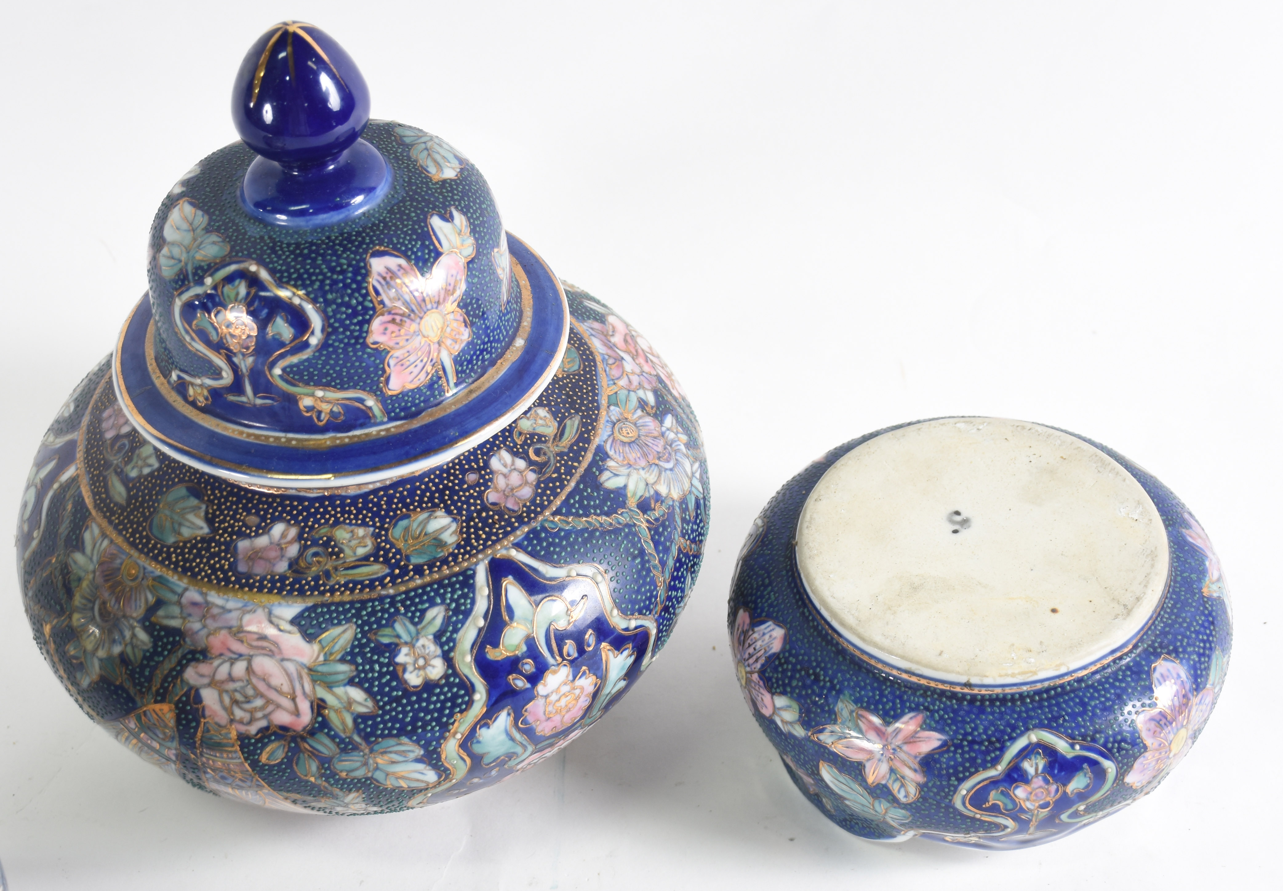 Seis peças diversas de porcelana oriental, diferentes decorações. - foto 4 de 6