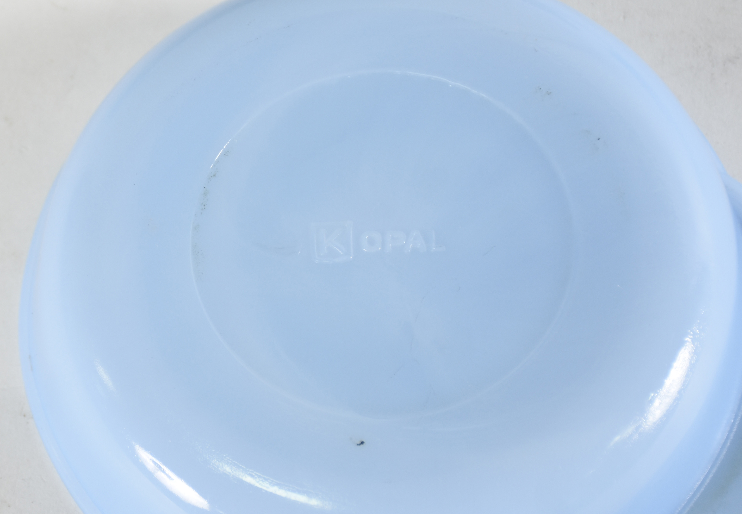 Três cestas de porcelana oriental com 6 bowls de opalina azul e bowl... - foto 4 de 4