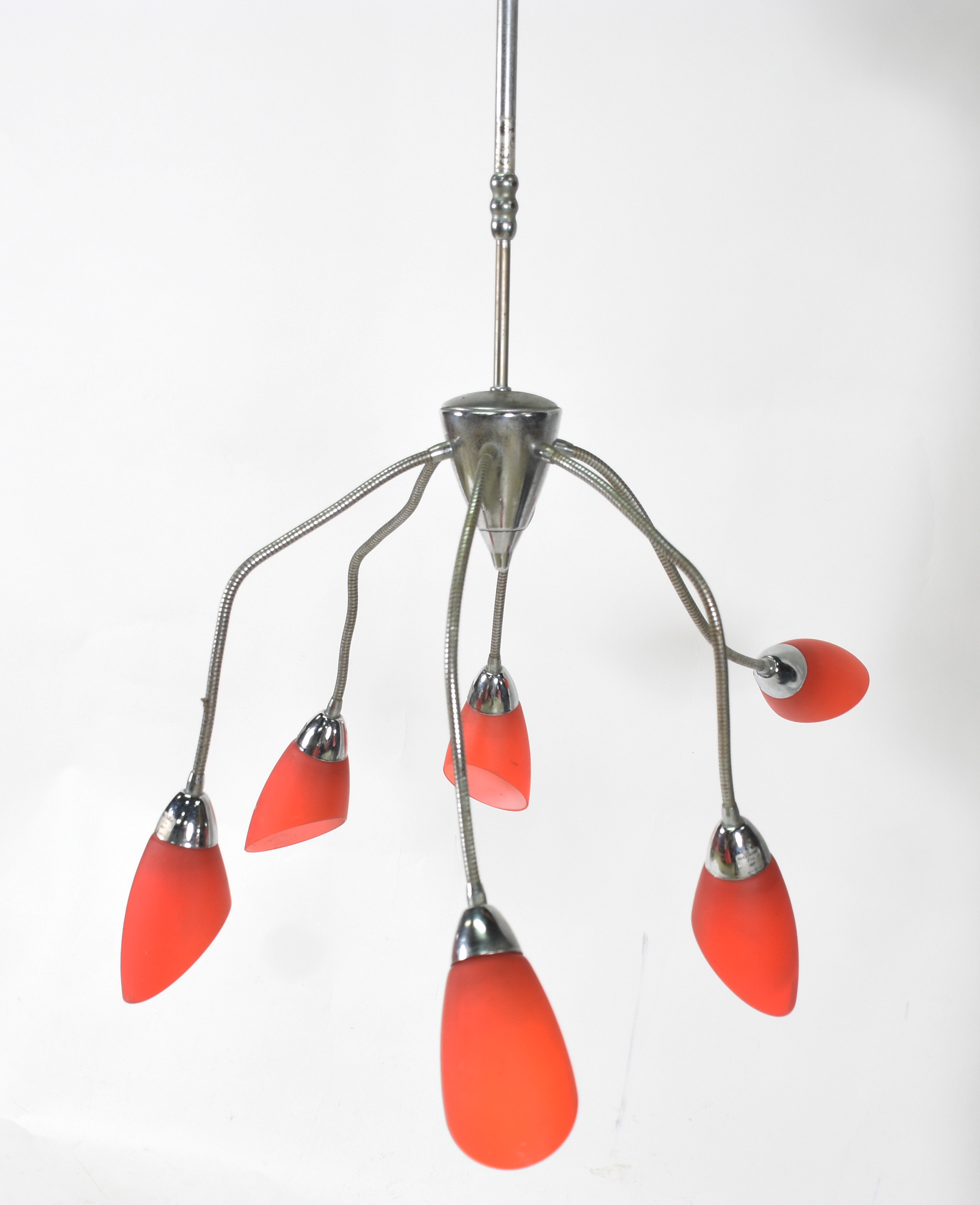 Lustre anos 50 de metal com 5 braços com mangas vermelhas . - foto 3 de 3