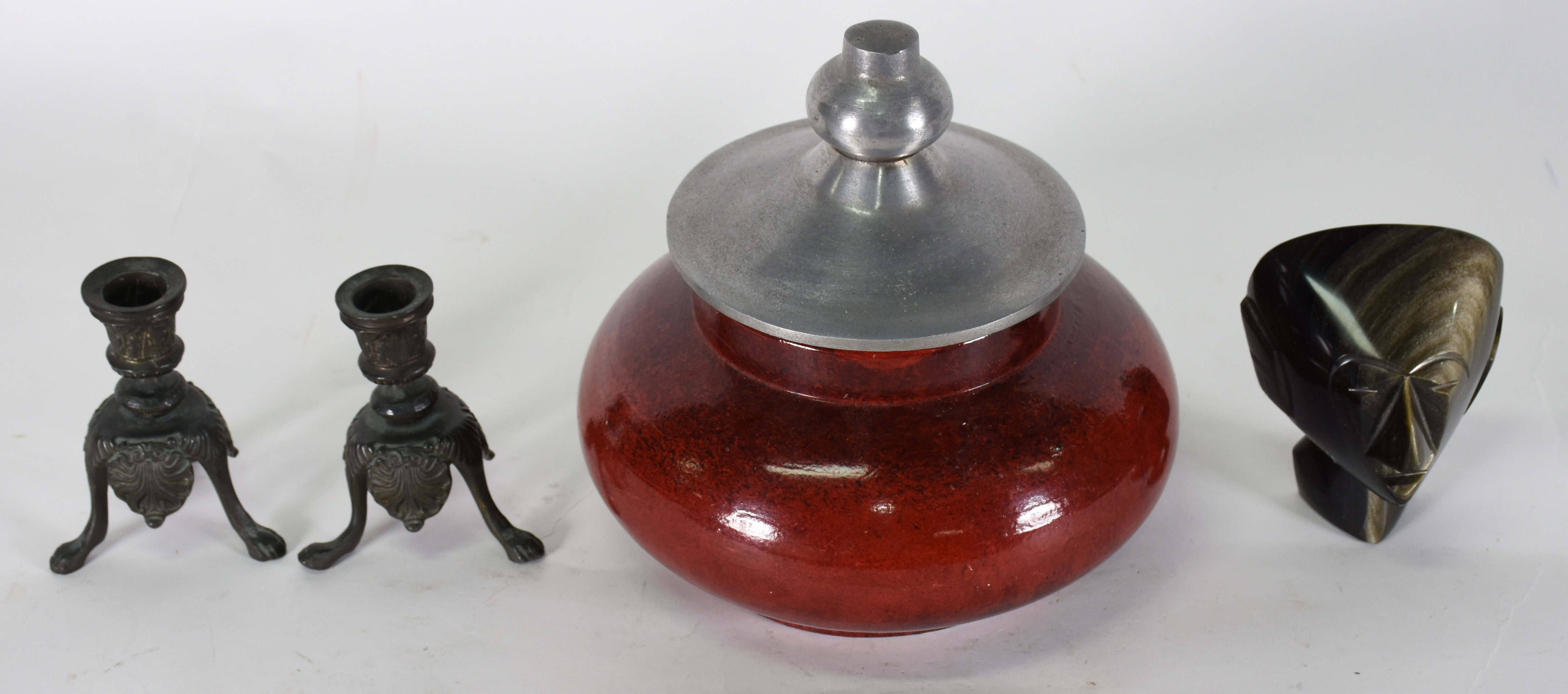 Quatro peças diversas de cerâmica e metal , 1 bowl com tampa de metal... - foto 3 de 4