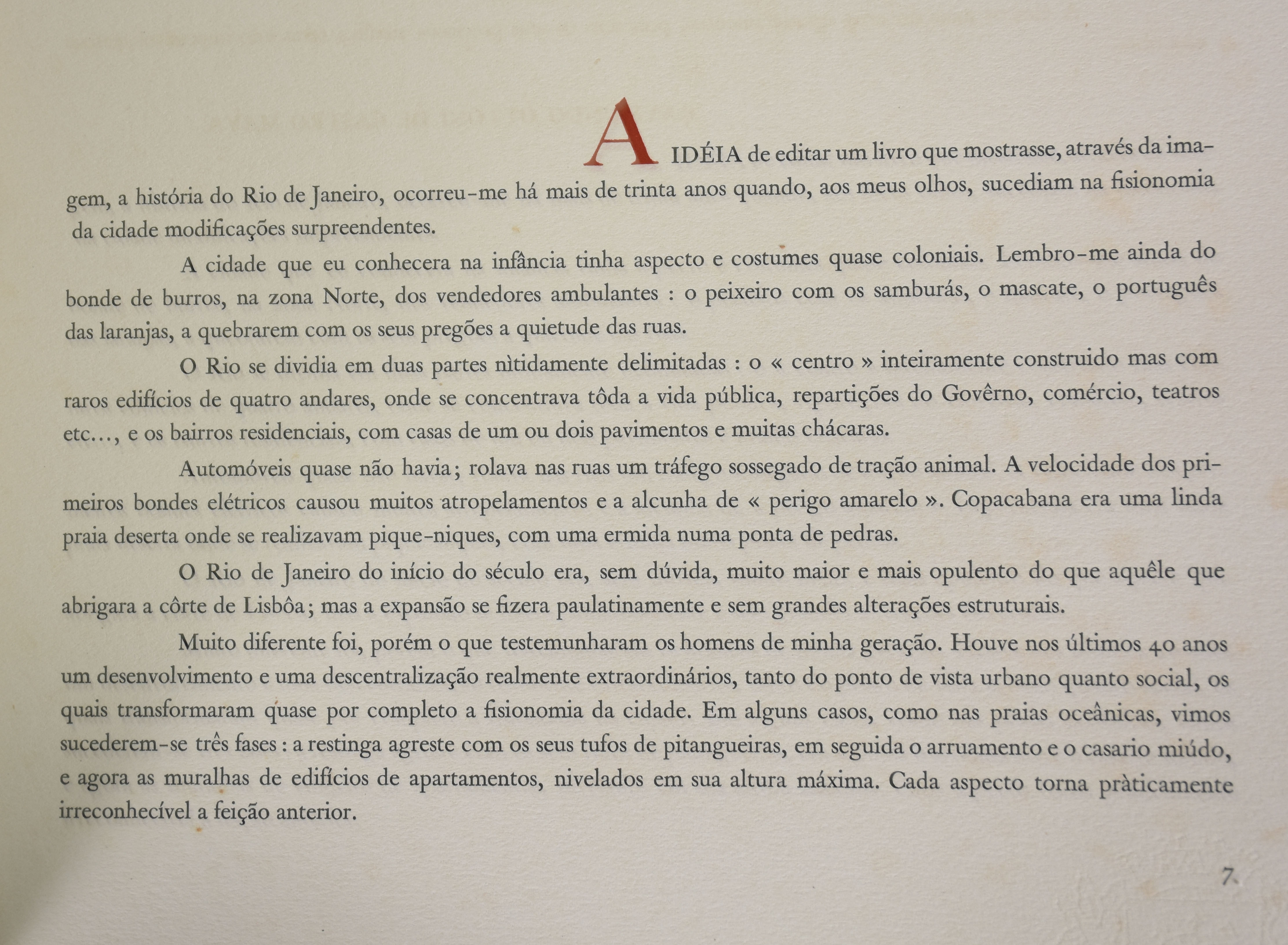 Livro " São Sebastião do Rio de Janeiro " - foto 5 de 6