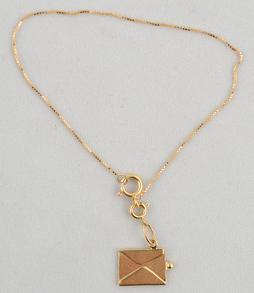 Pulseira e seu pendente, "Carta de amor", em ouro 18 k. Peso... - foto 1 de 3