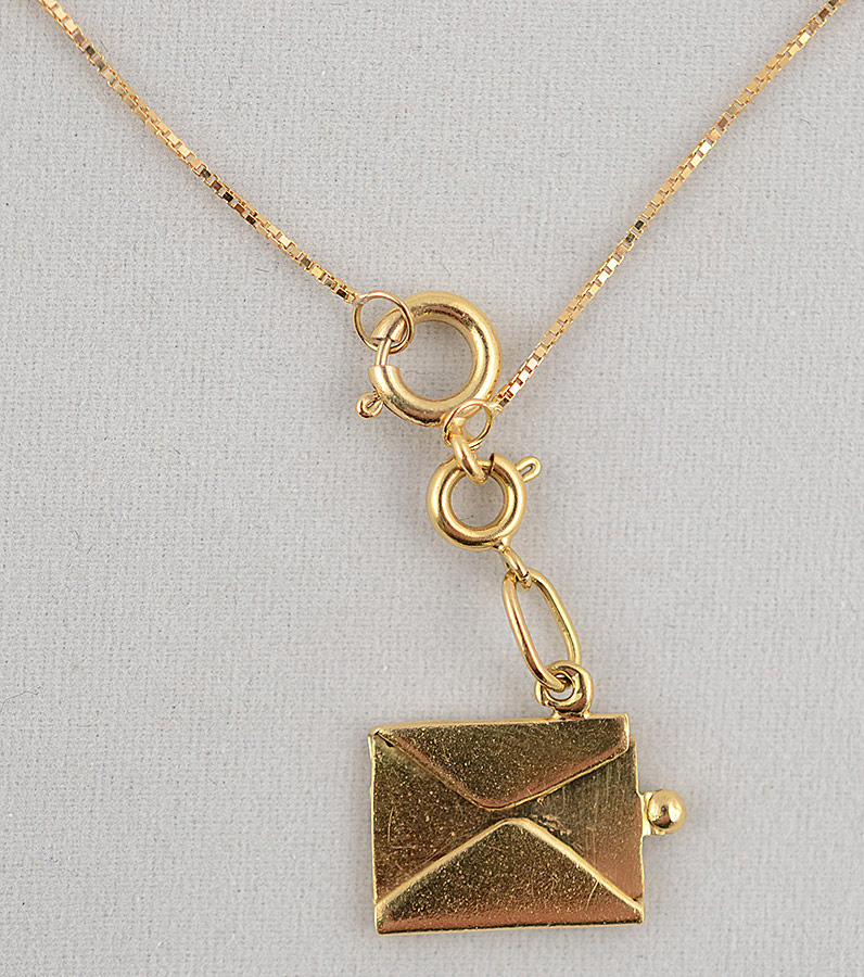 Pulseira e seu pendente, "Carta de amor", em ouro 18 k. Peso... - foto 2 de 3