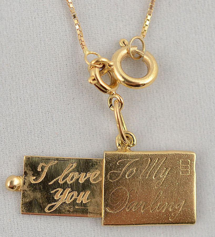 Pulseira e seu pendente, "Carta de amor", em ouro 18 k. Peso... - foto 3 de 3
