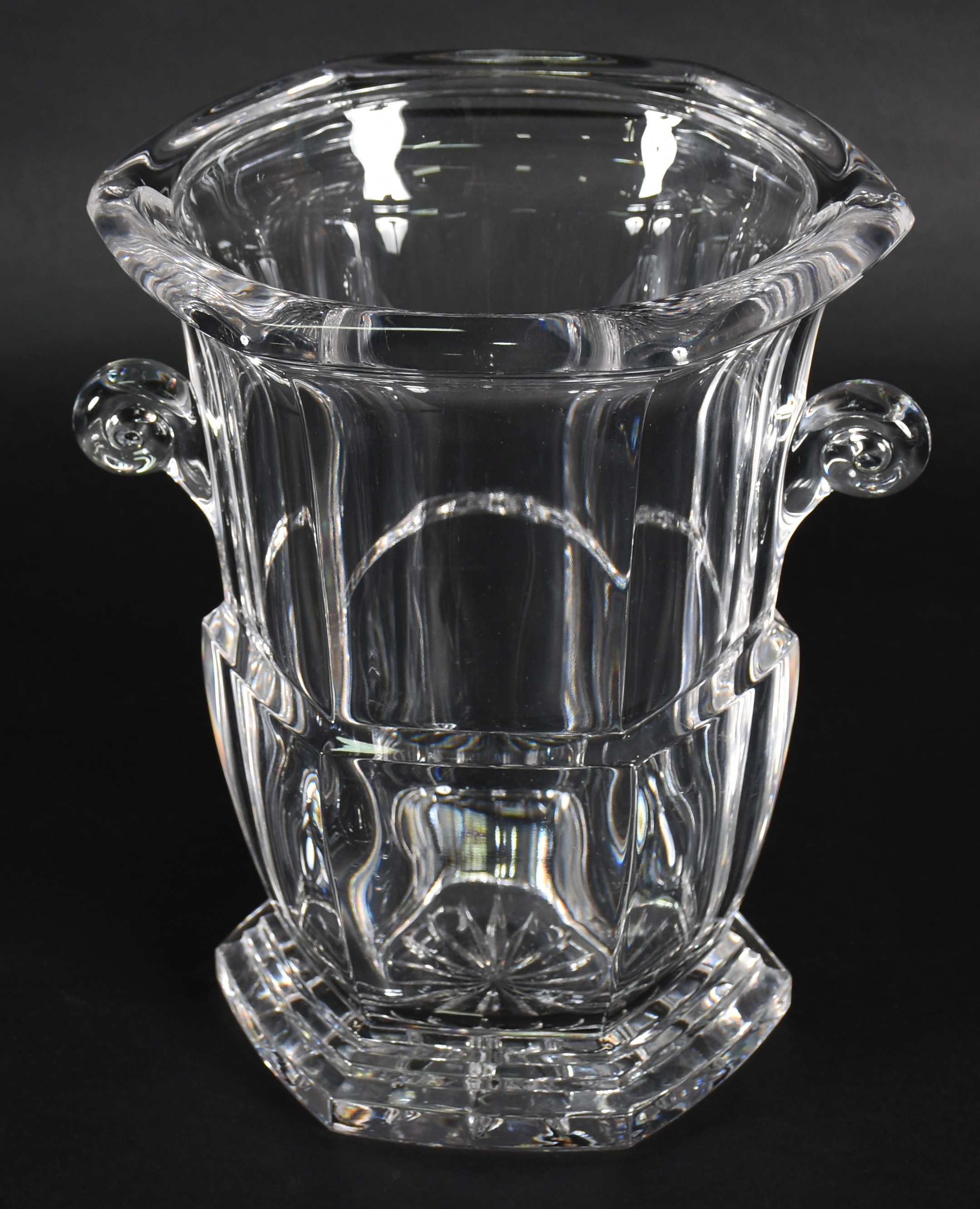 Wine cooler em bloco de cristal facetado, alt.26 cm - foto 1 de 3
