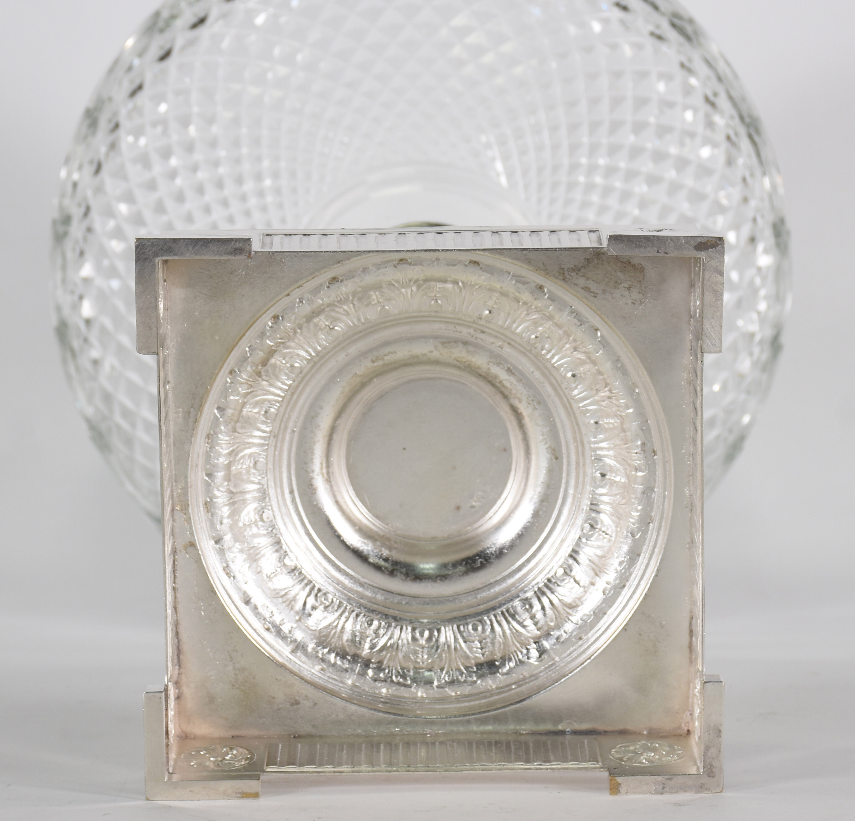Fruteira com base de metal prateado e prato de cristal bico de jaca... - foto 1 de 3