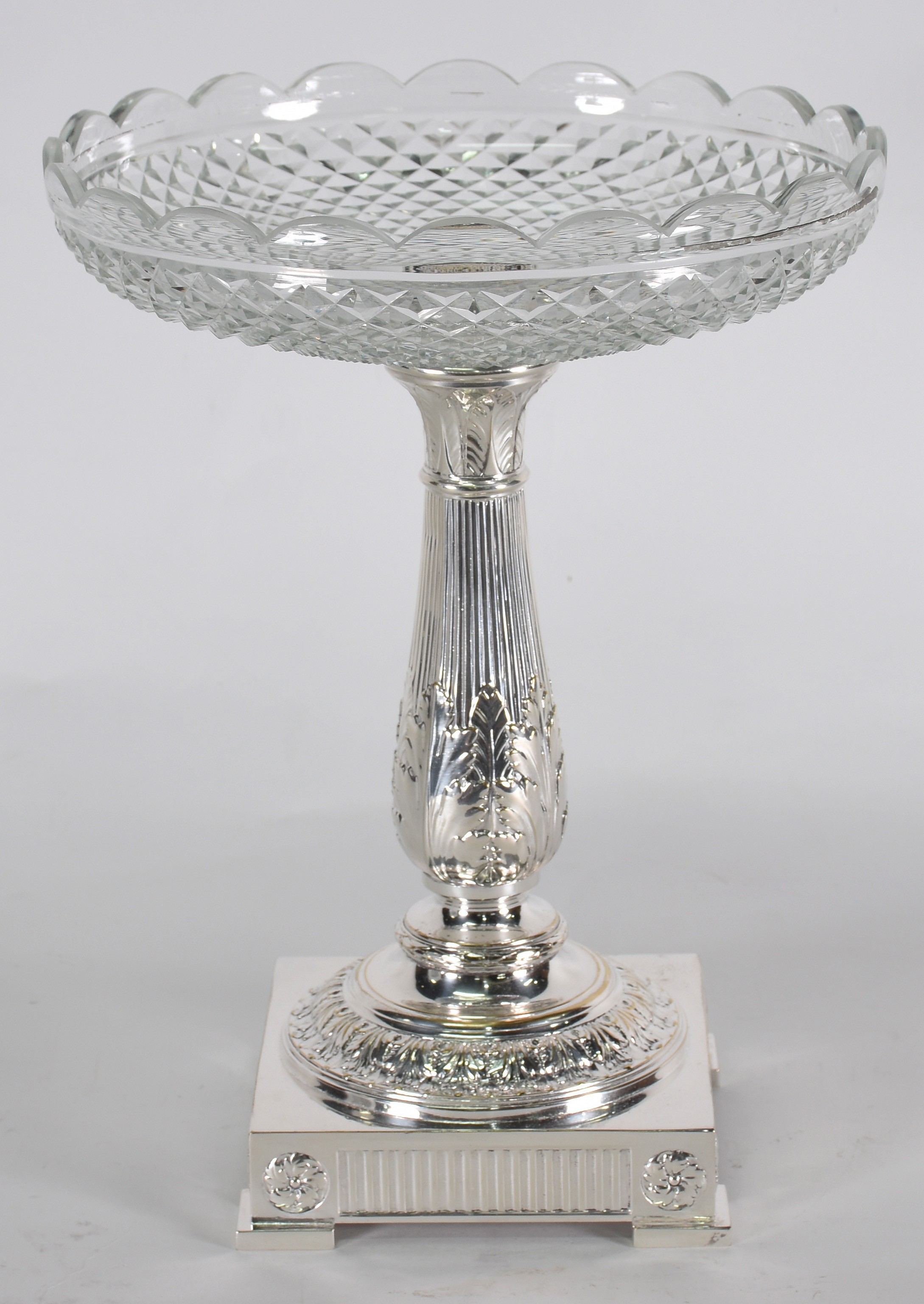 Fruteira com base de metal prateado e prato de cristal bico de jaca... - foto 2 de 3