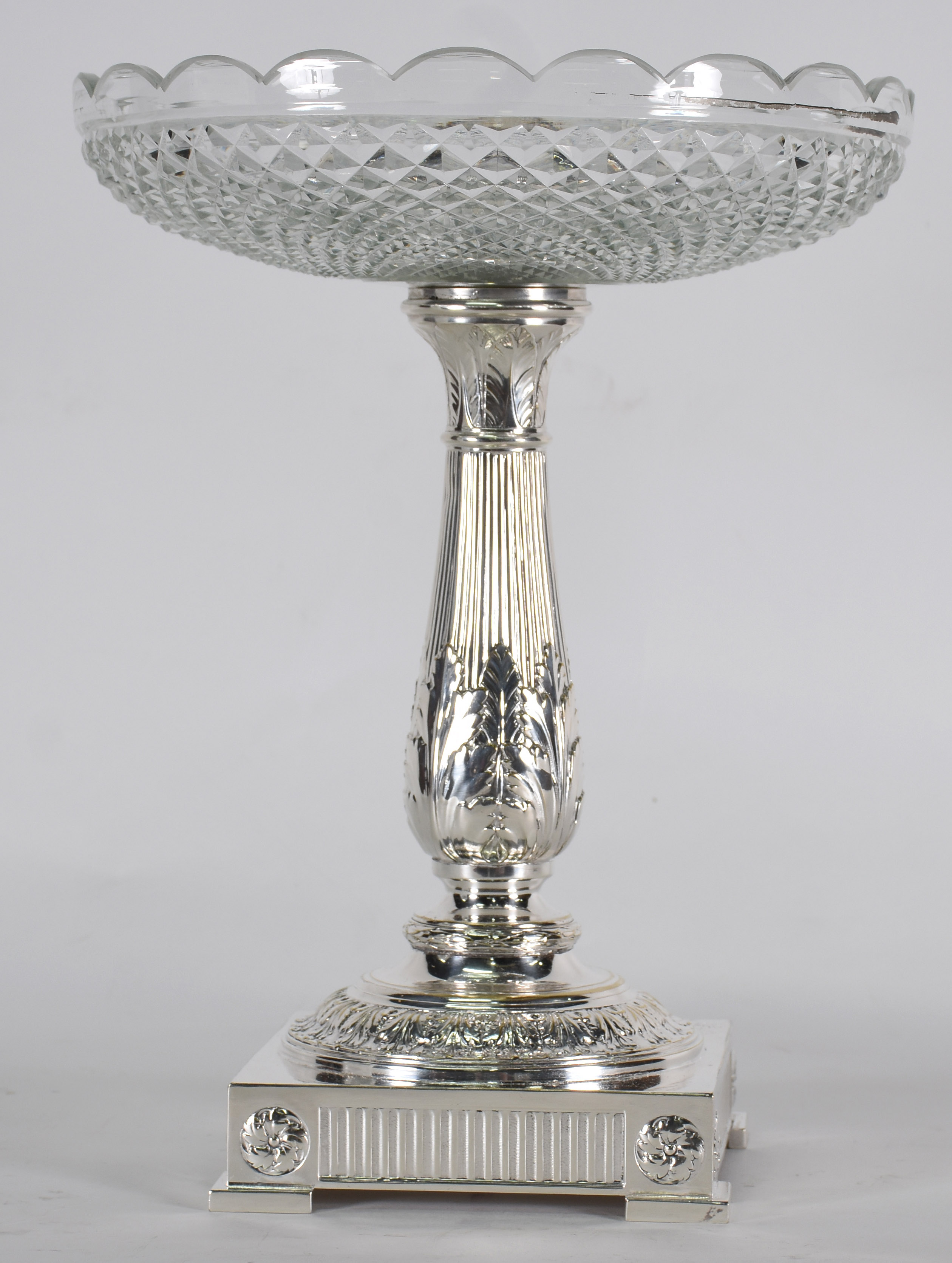 Fruteira com base de metal prateado e prato de cristal bico de jaca... - foto 3 de 3