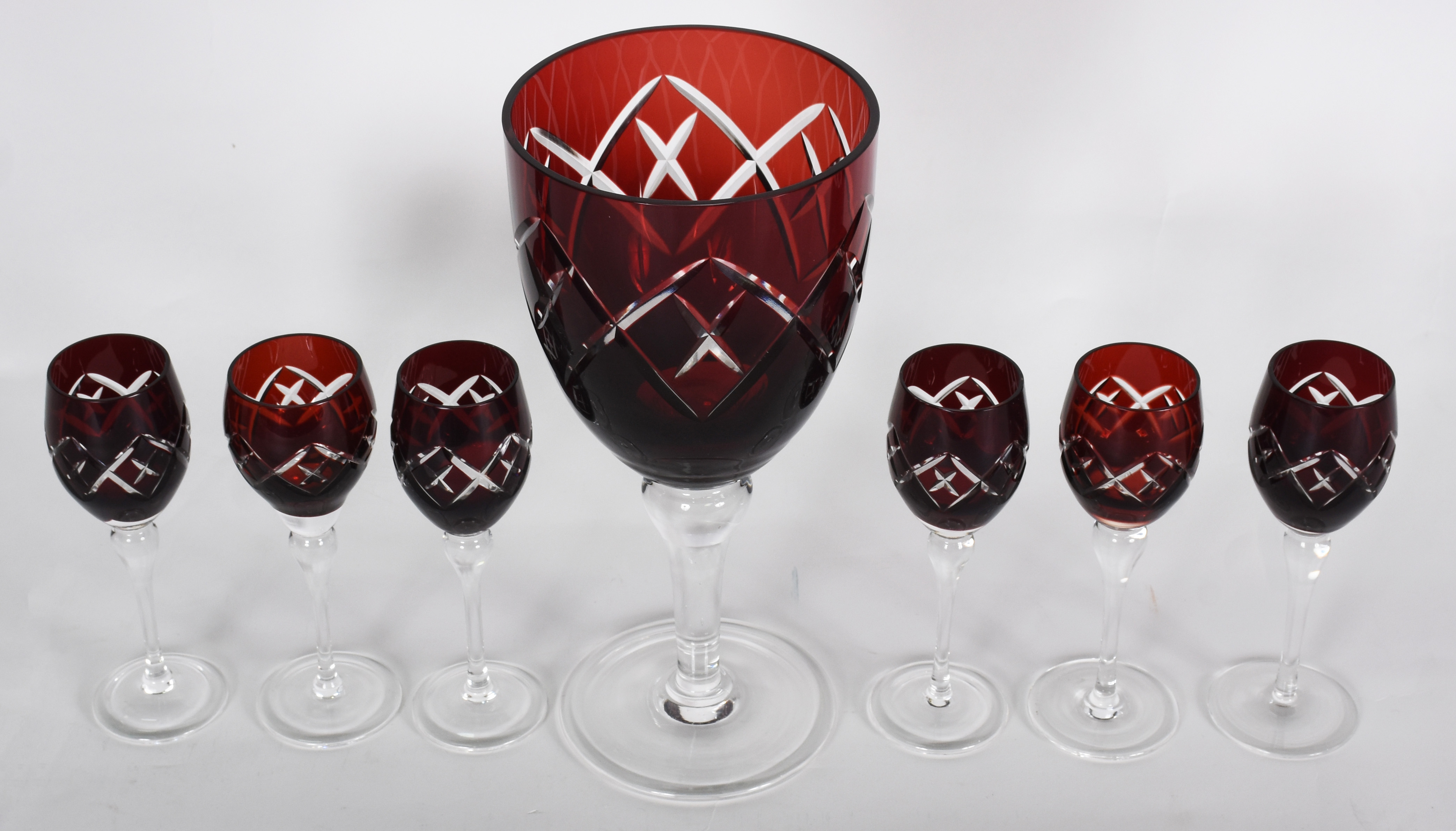 Conjunto de grande taça (alt.27) e 6 cálices de licor em cristal... - foto 2 de 2