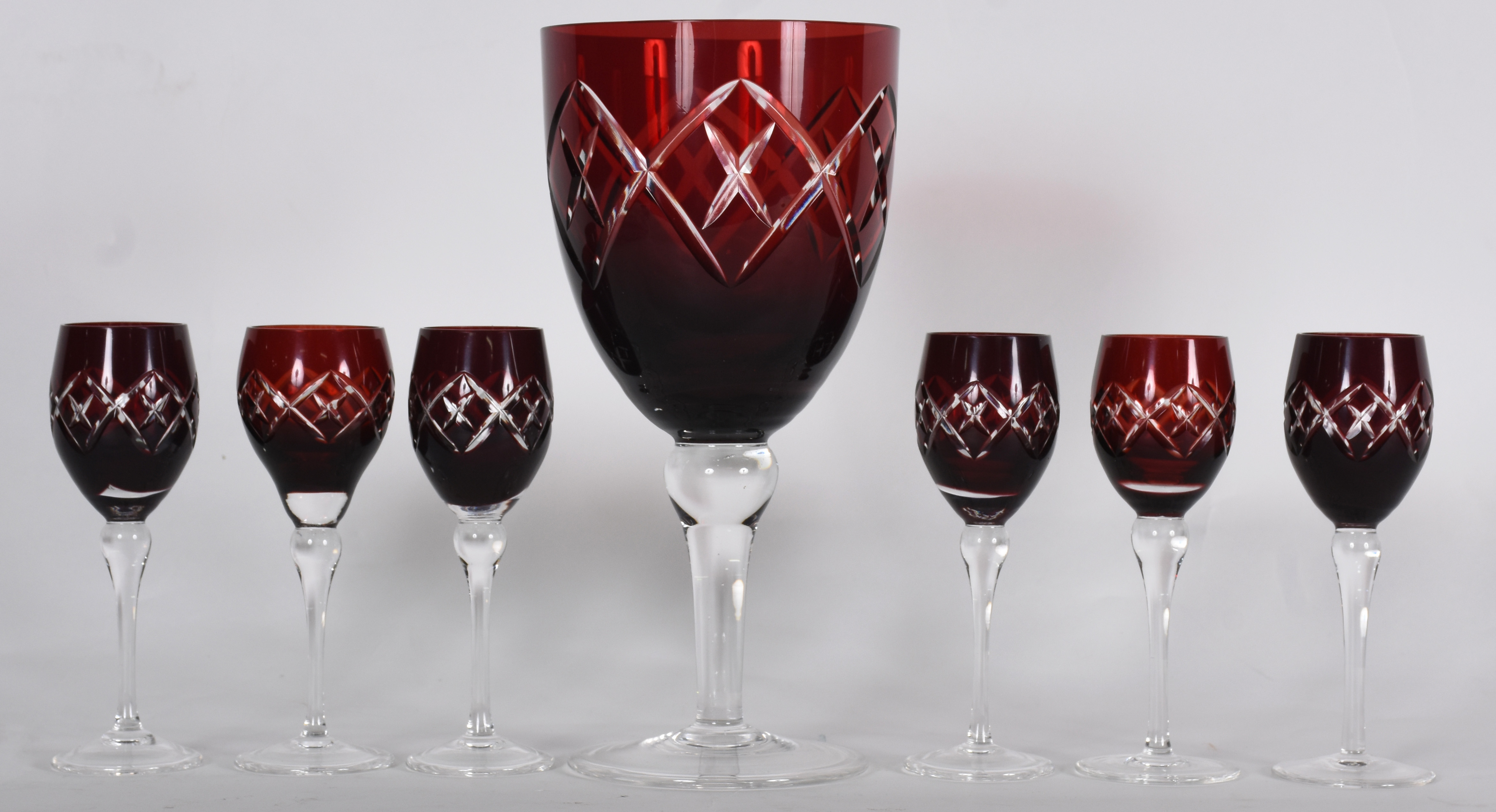 Conjunto de grande taça (alt.27) e 6 cálices de licor em cristal... - foto 1 de 2