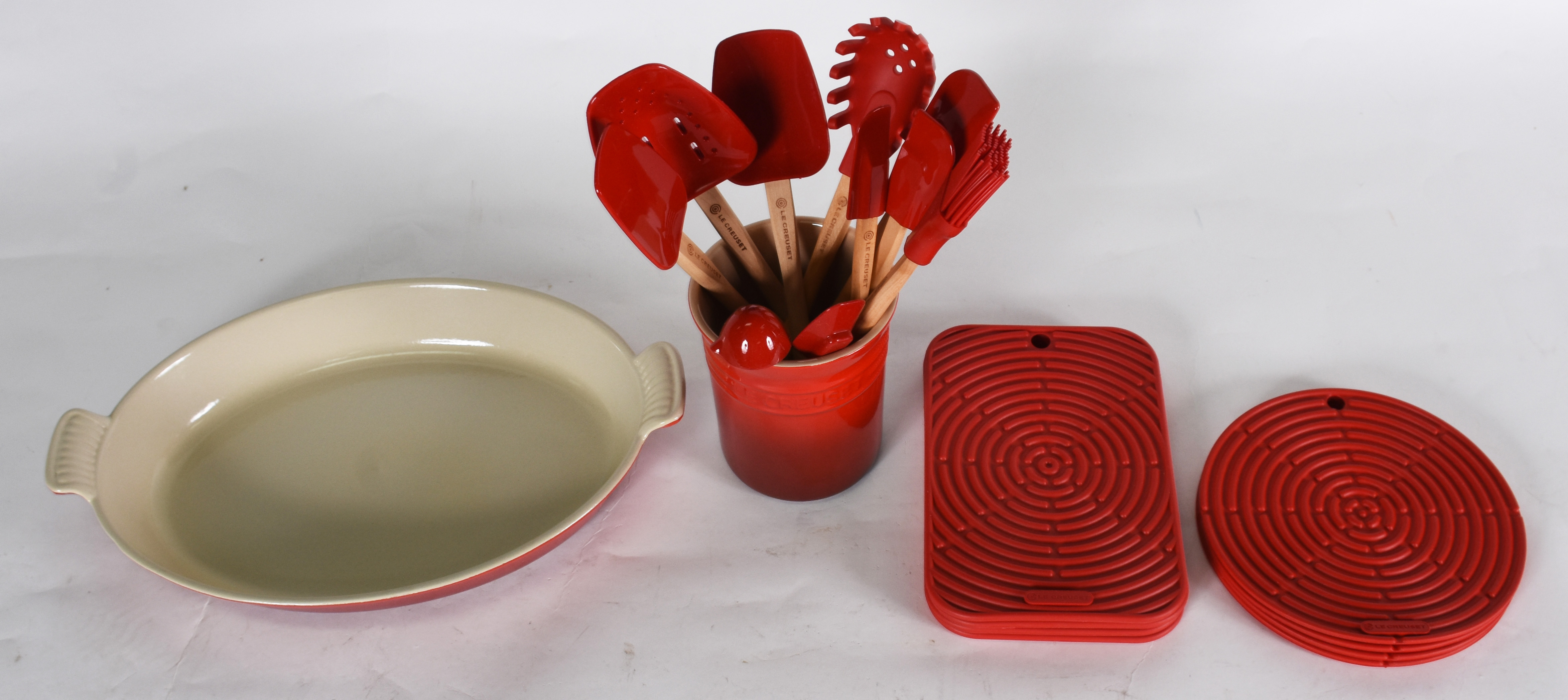 LE CREUSET - Diversas peças sendo , Travessa oval de ferro fundido (... - foto 1 de 6