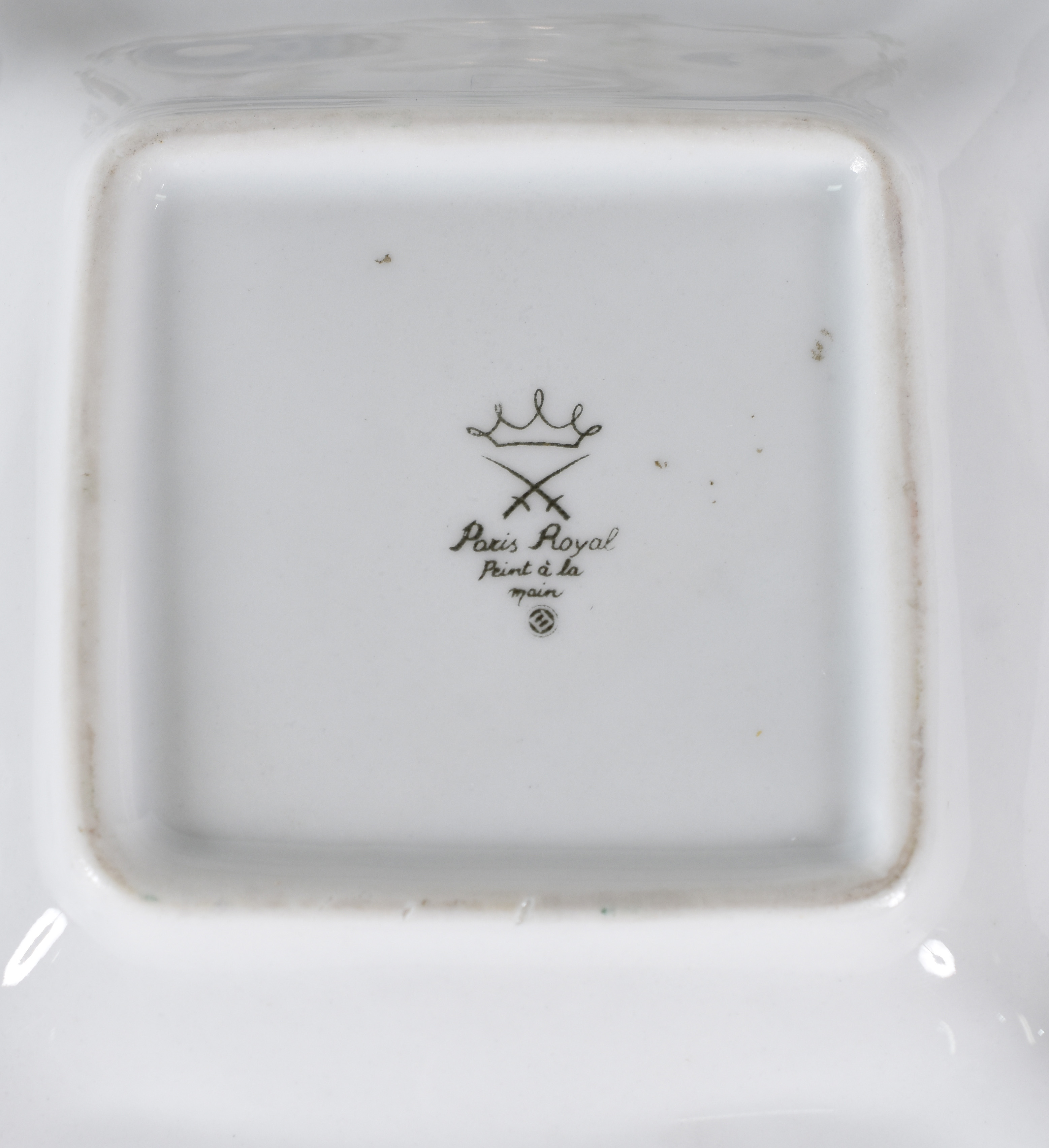 Oito peças diversas de porcelana, sendo , 2 vasos com cenas... - foto 4 de 6