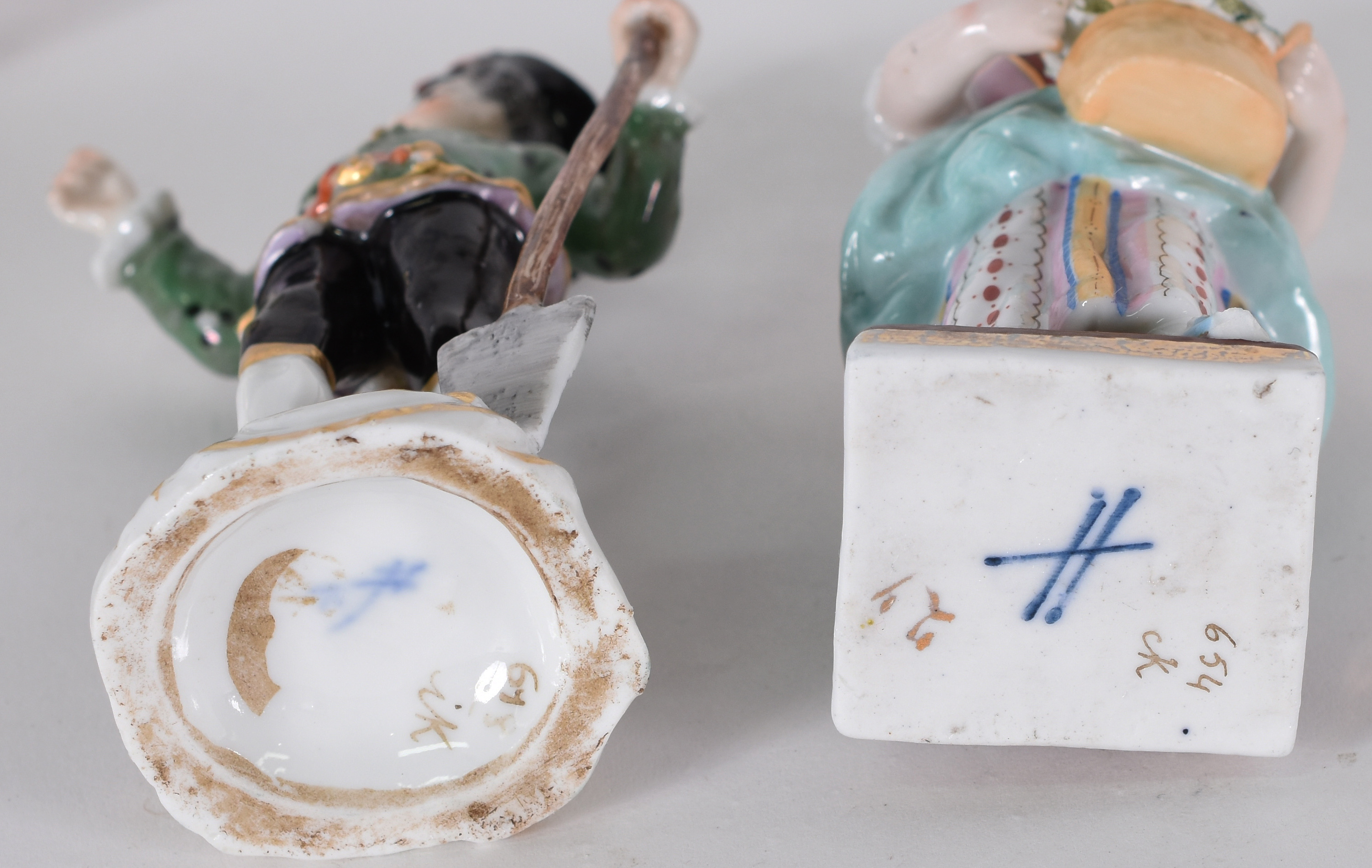 Oito peças diversas de porcelana, sendo , 2 vasos com cenas... - foto 5 de 6