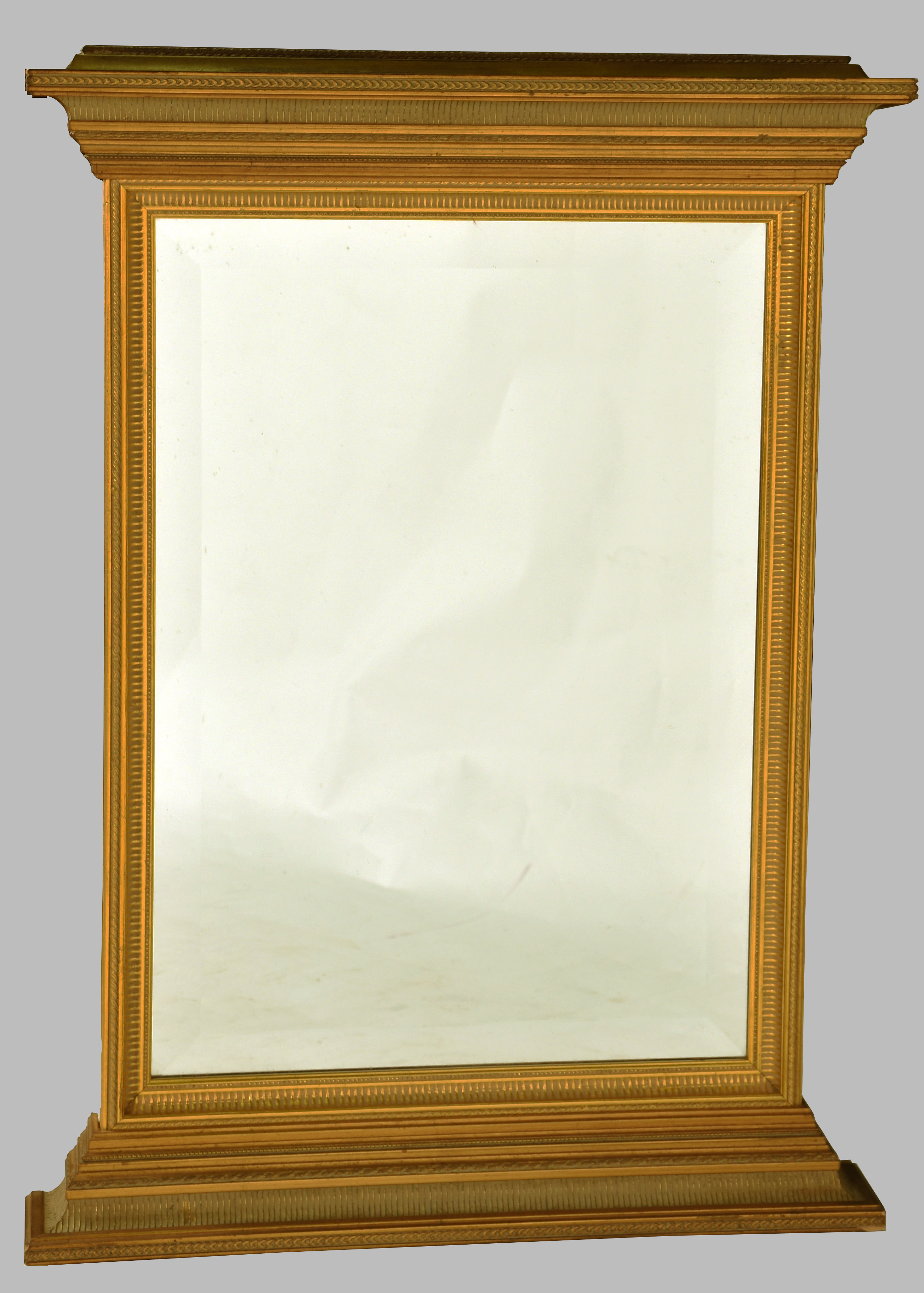 Espelho decorativo com moldura dourada estilo neoclássico. - foto 1 de 3