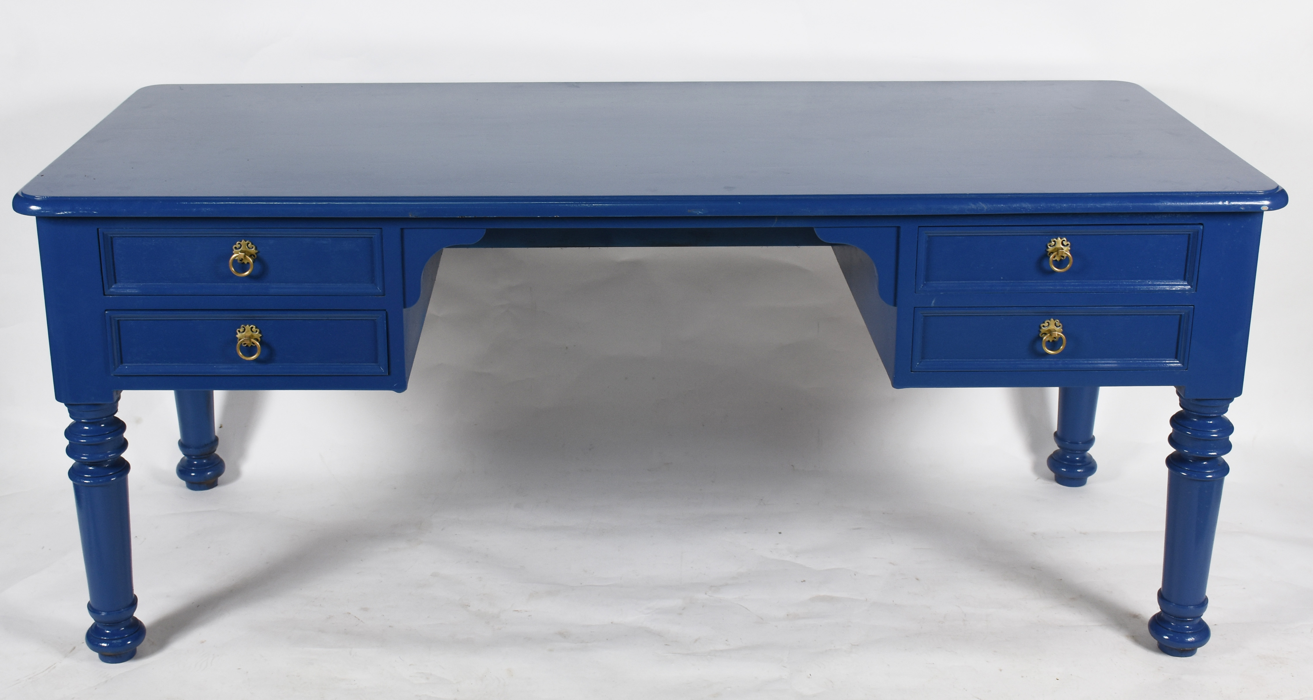 Mesa de escritório de madeira nobre pintada de azul, 4 gavetas... - foto 1 de 4