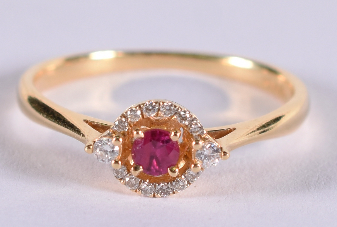 Anel de ouro amarelo com 12 brilhantes e rubilita . Aro 15. ( Por... - foto 1 de 3