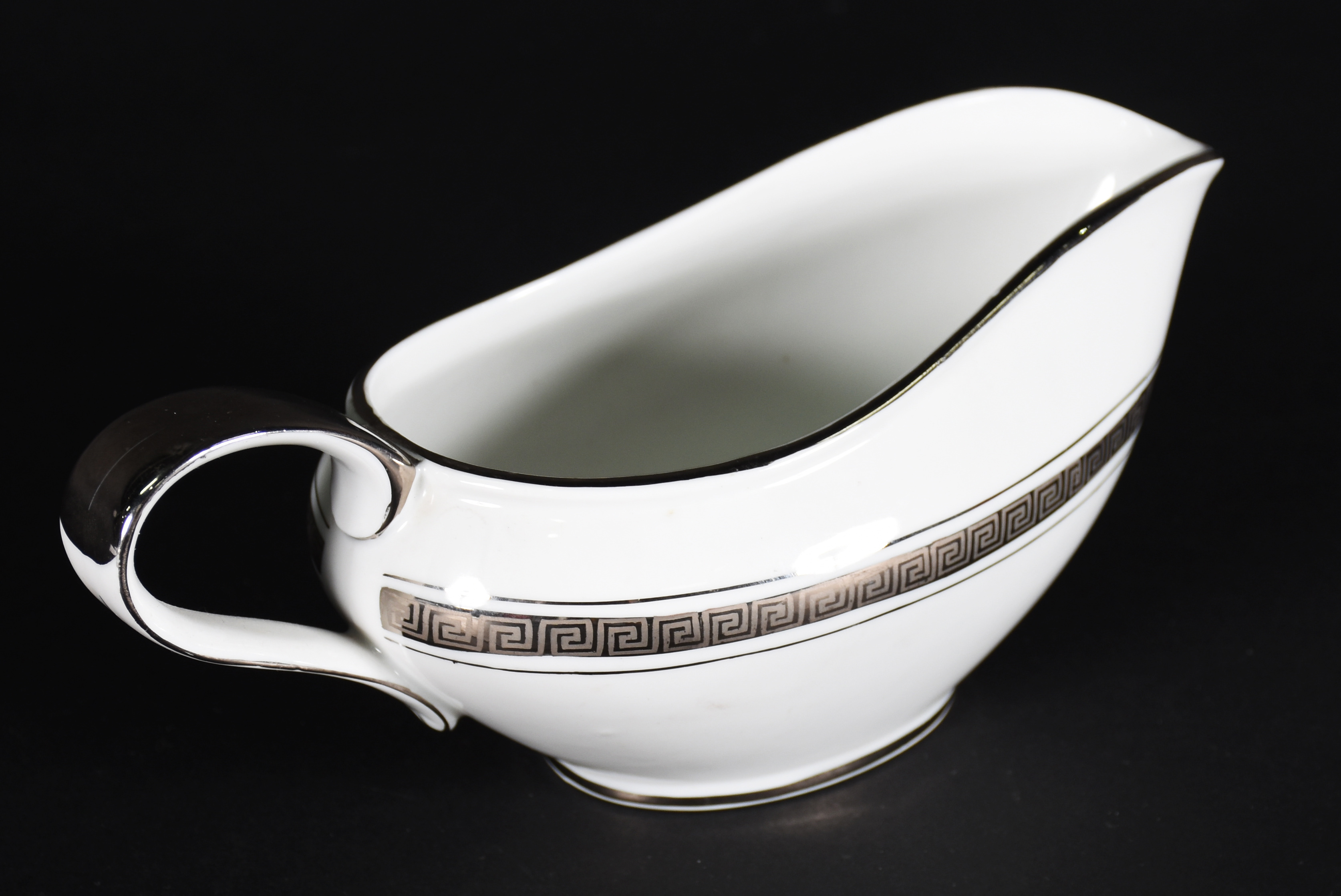 Aparelho de jantar de porcelana Mauá composto de : 18 pratos rasos... - foto 3 de 3