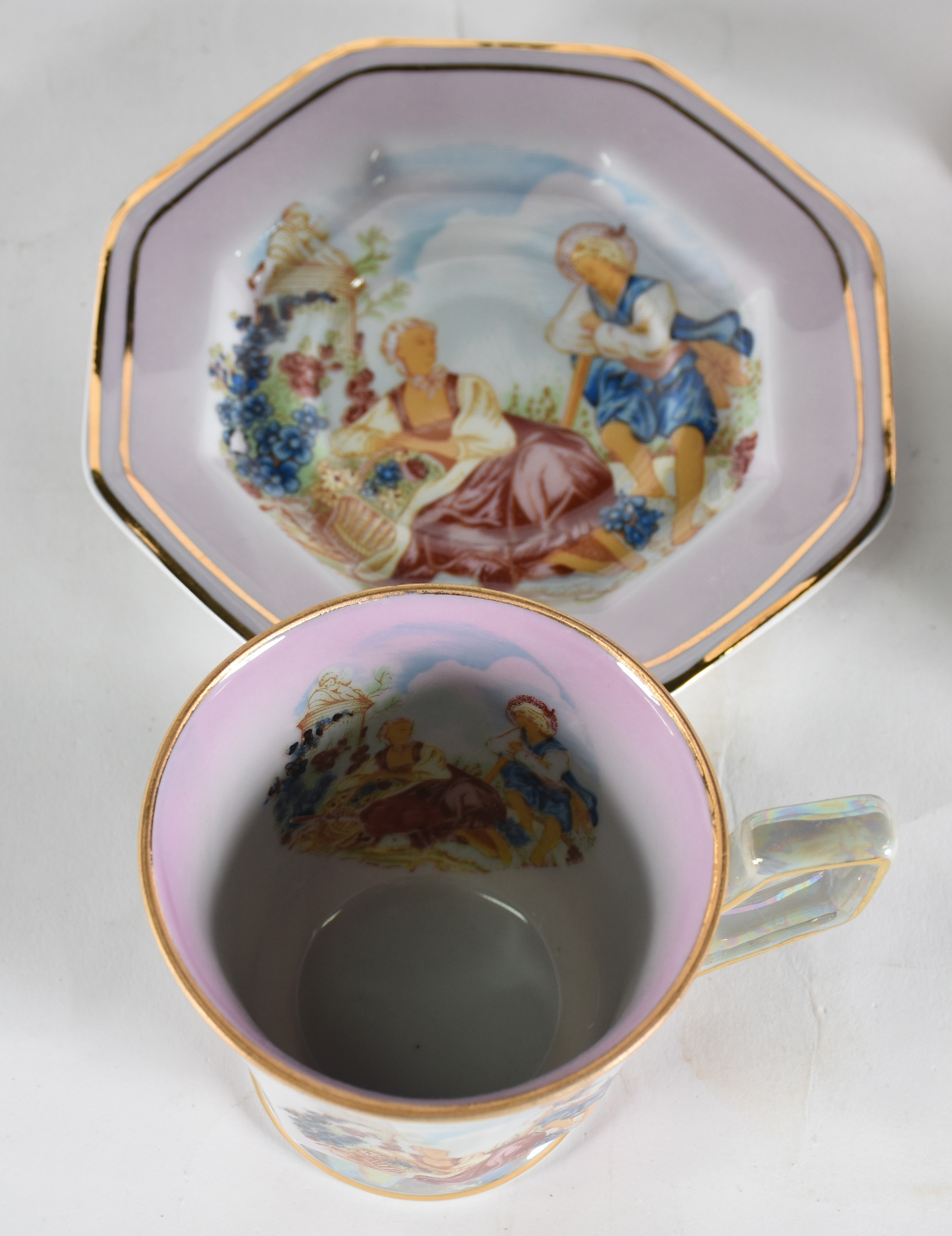 Seis xícaras de porcelana decoradas e floreira . - foto 4 de 4