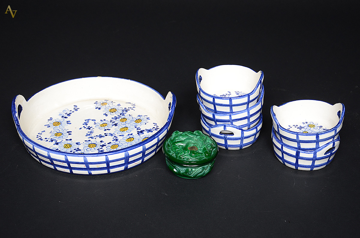Sete peças, sendo bowl (diâmetro 28 cm) com 5 potinhos de cerâmica... - foto 1 de 2