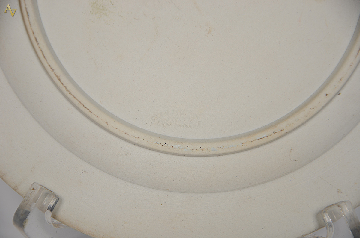 WEDGWOOD - Jarra com presentoir. Altura 14 cm e diâmetro prato 18 cm. - foto 2 de 3