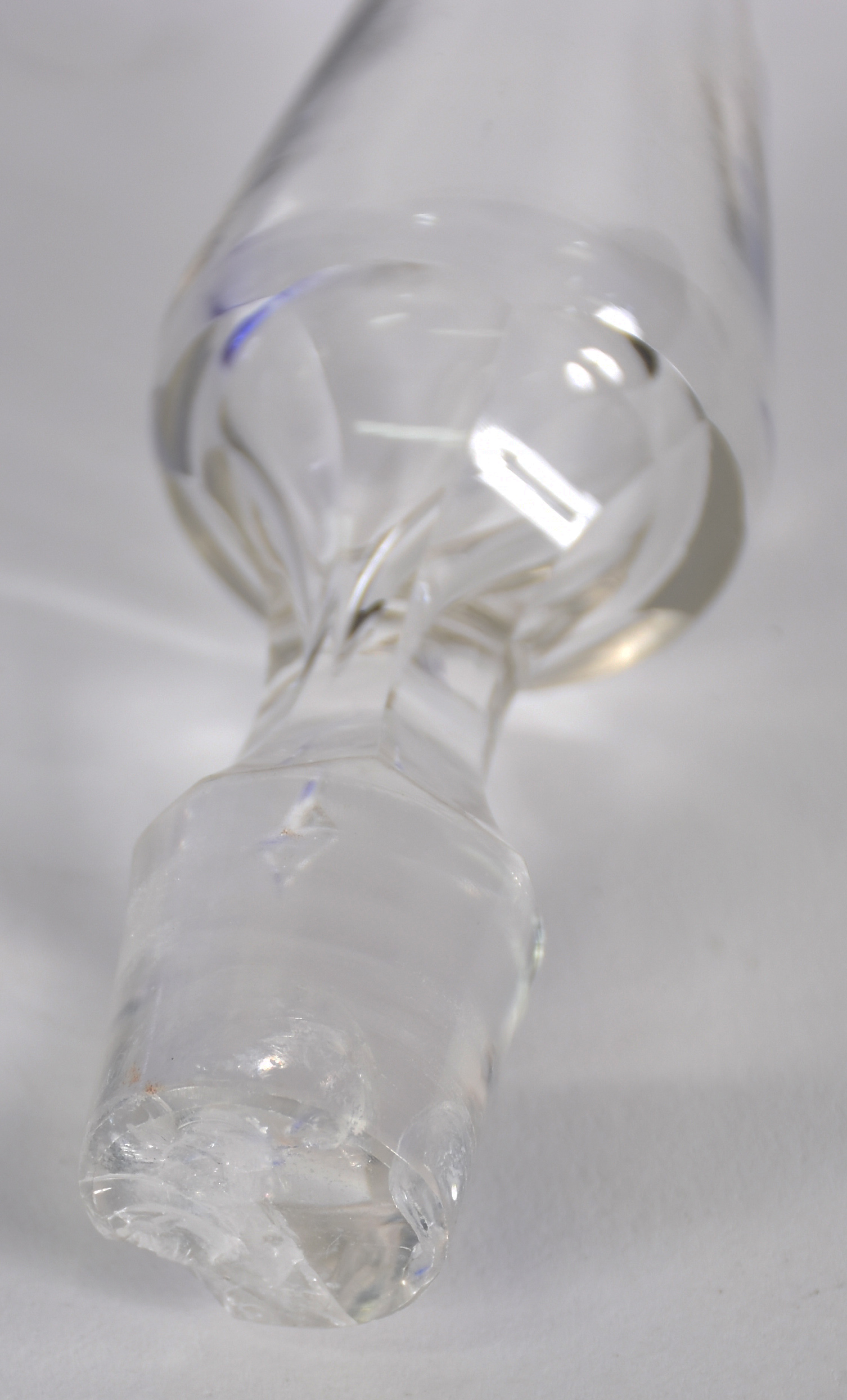 Licoreira de cristal tcheco lapidado, doublé azul ( Tampa com bicado... - foto 4 de 4