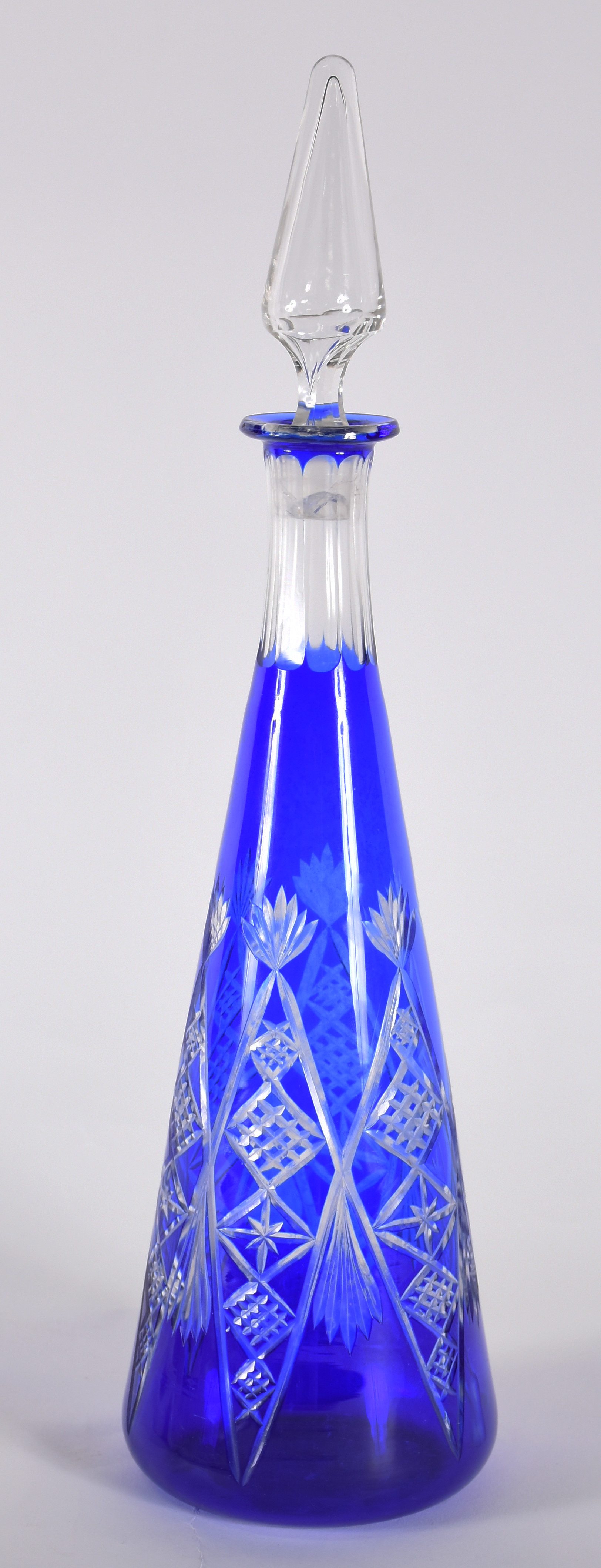 Licoreira de cristal tcheco lapidado, doublé azul ( Tampa com bicado... - foto 1 de 4